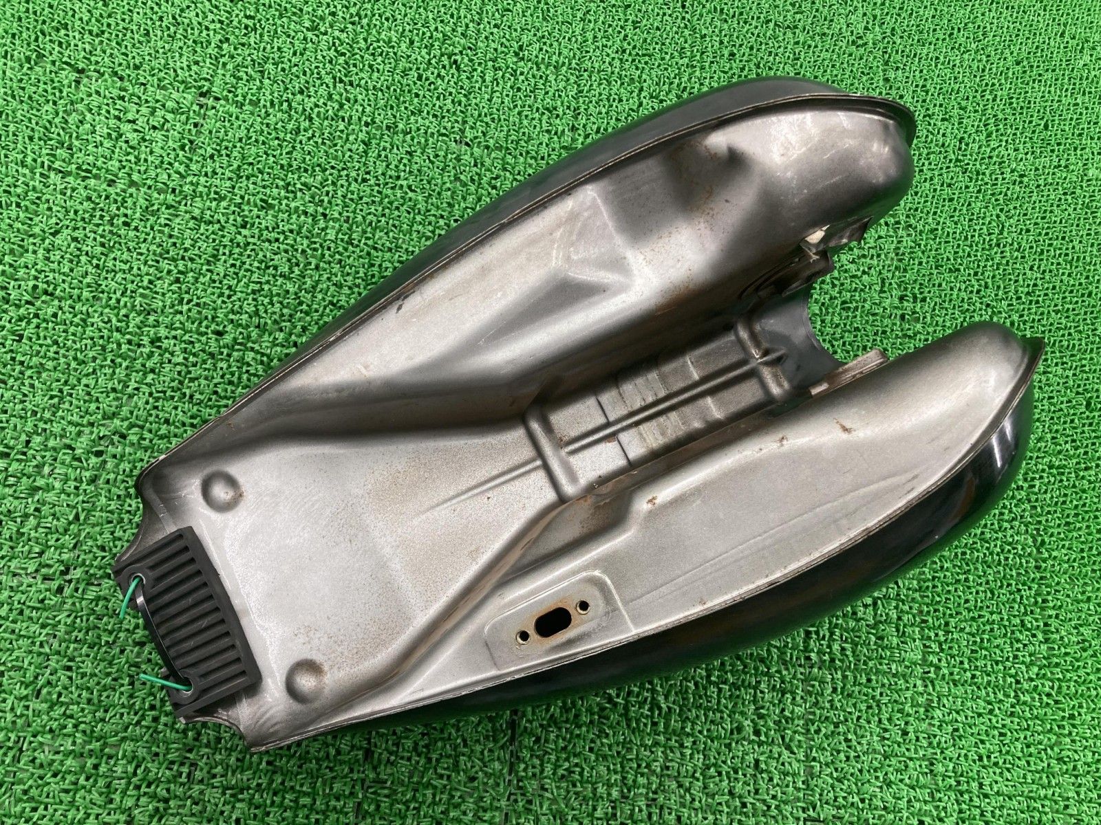 ボルティー タンク 黒 スズキ 純正 バイク 部品 NJ47A Volty 修復素材