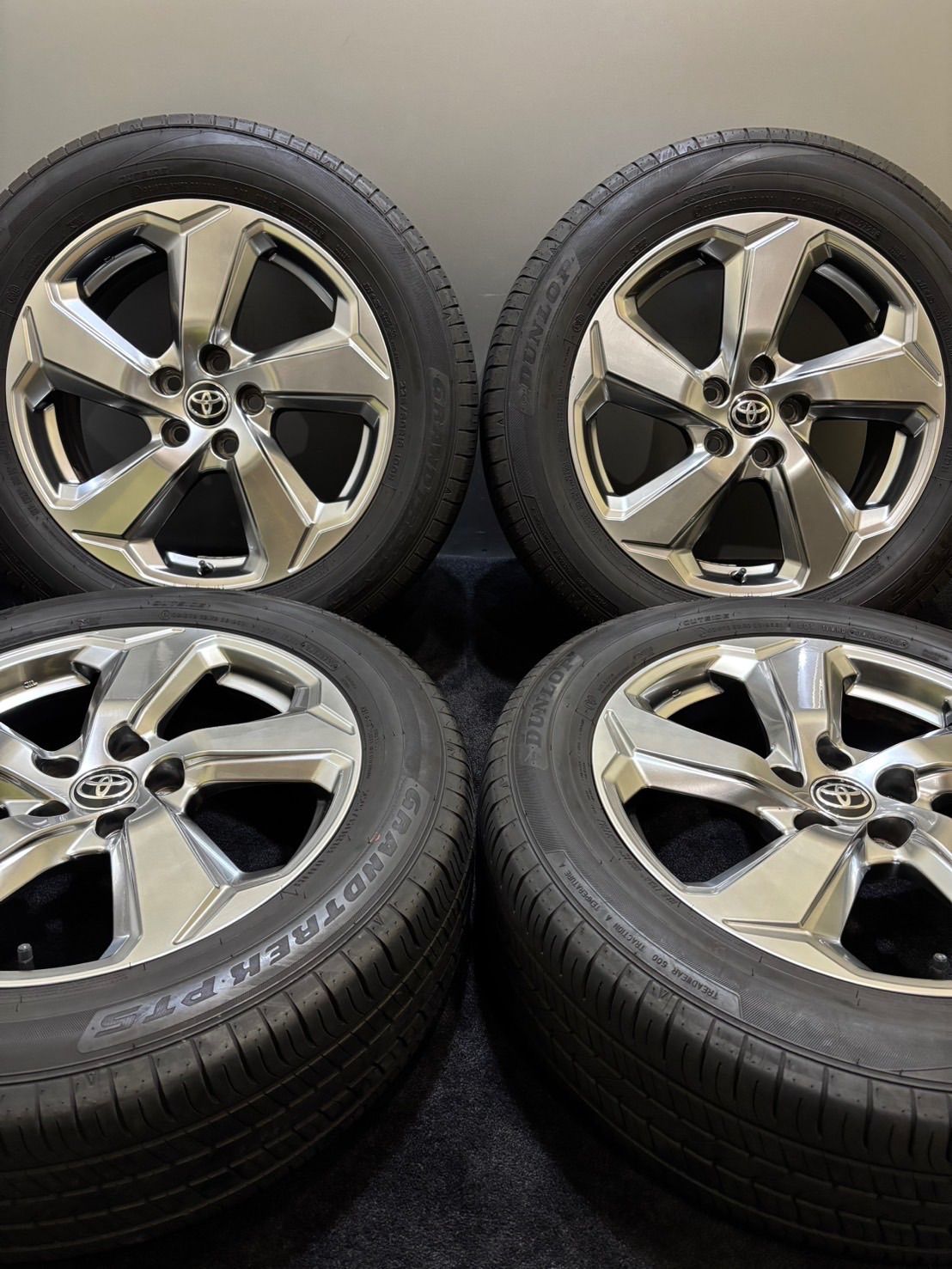美品〗トヨタRAV4純正18インチアルミホイール 225/60R18 4本セツト