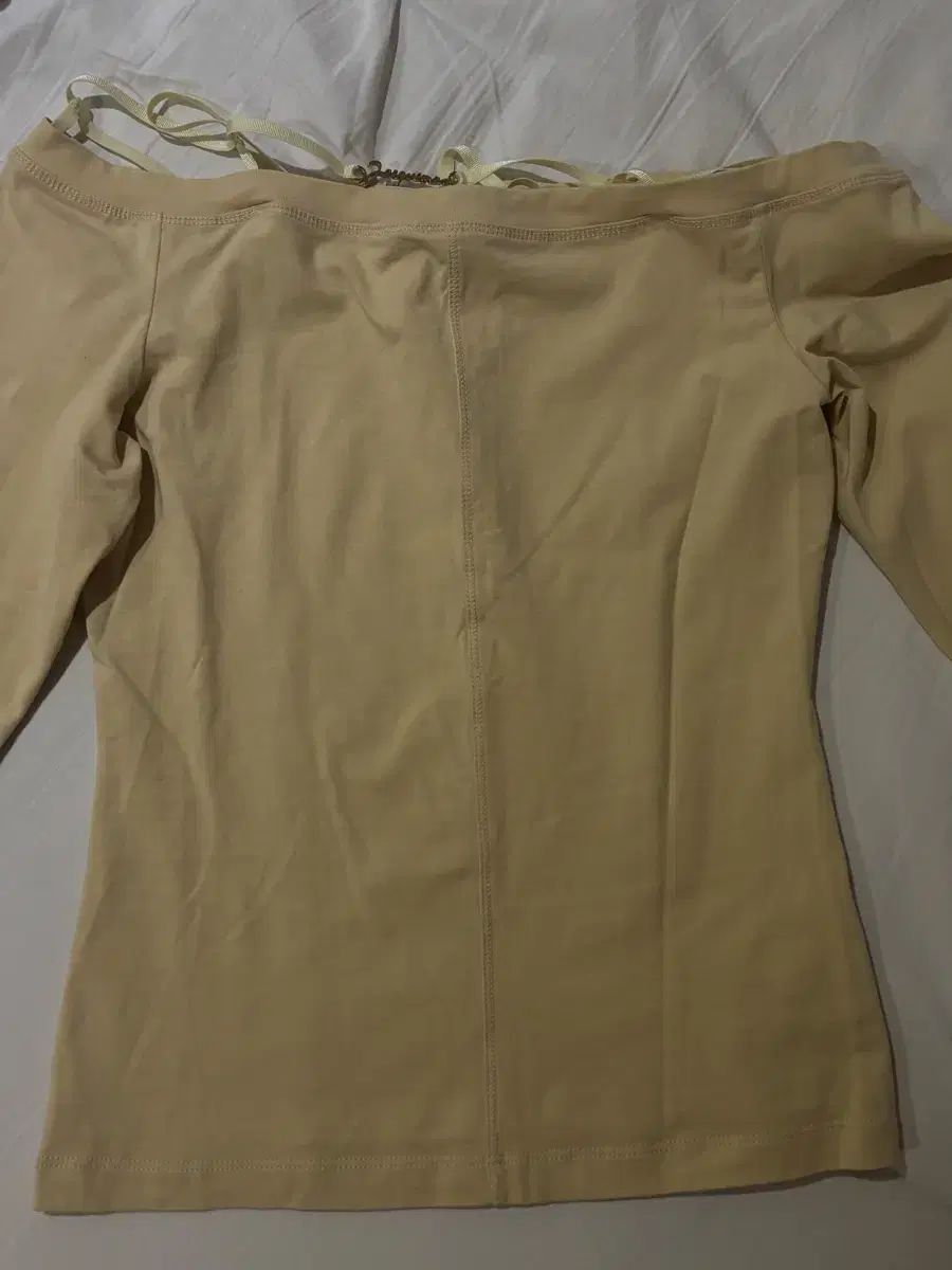 ♦JACQUEMUS♦オフショルダーTシャツ☆正規品☆ JACQUEMUS(ジャックムス) オフショルダー トップス - メルカリ