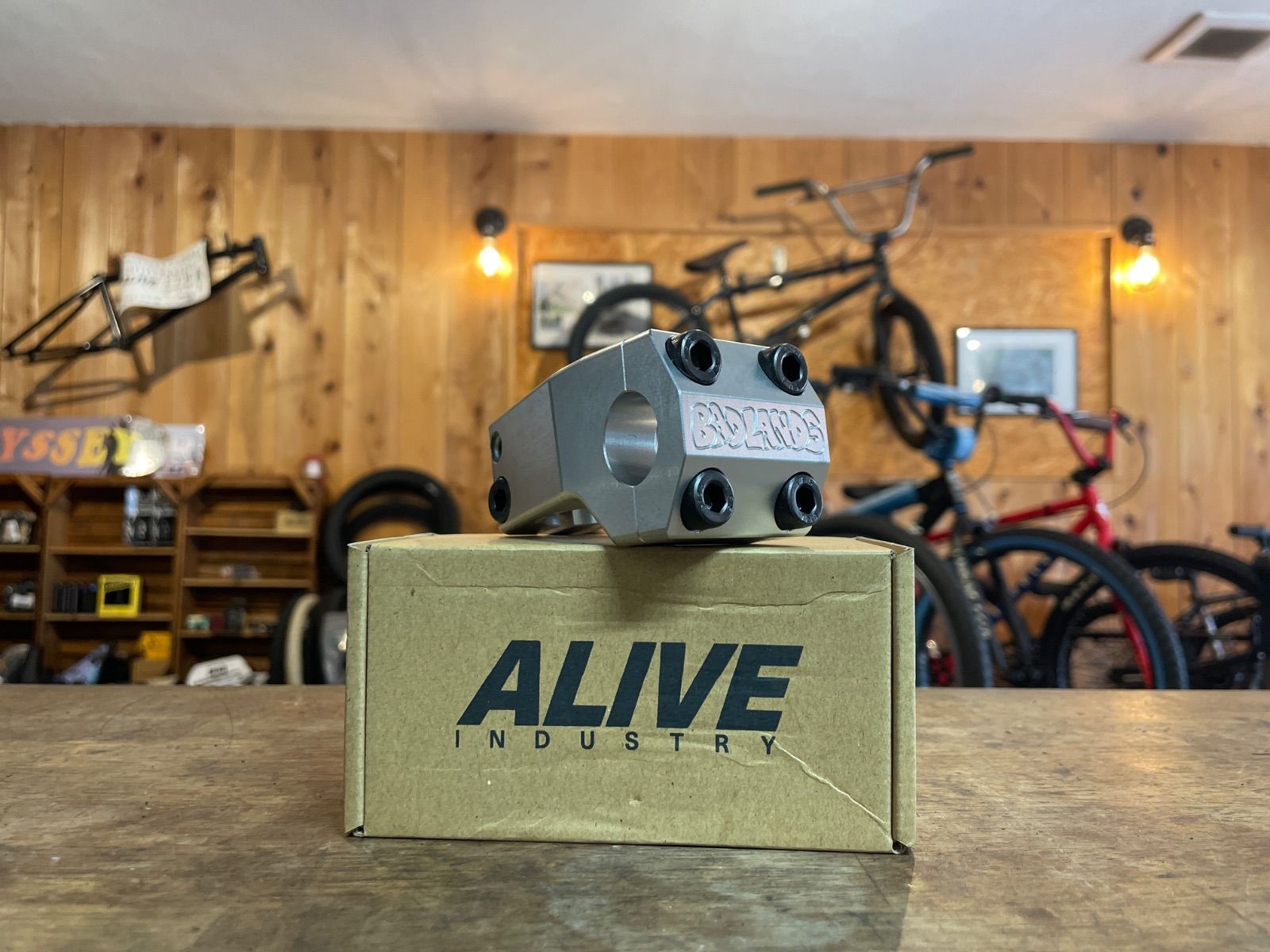 ALIVE INDUSTRY BADLANDS STEM， V2 SLV bmx 【公式通販】