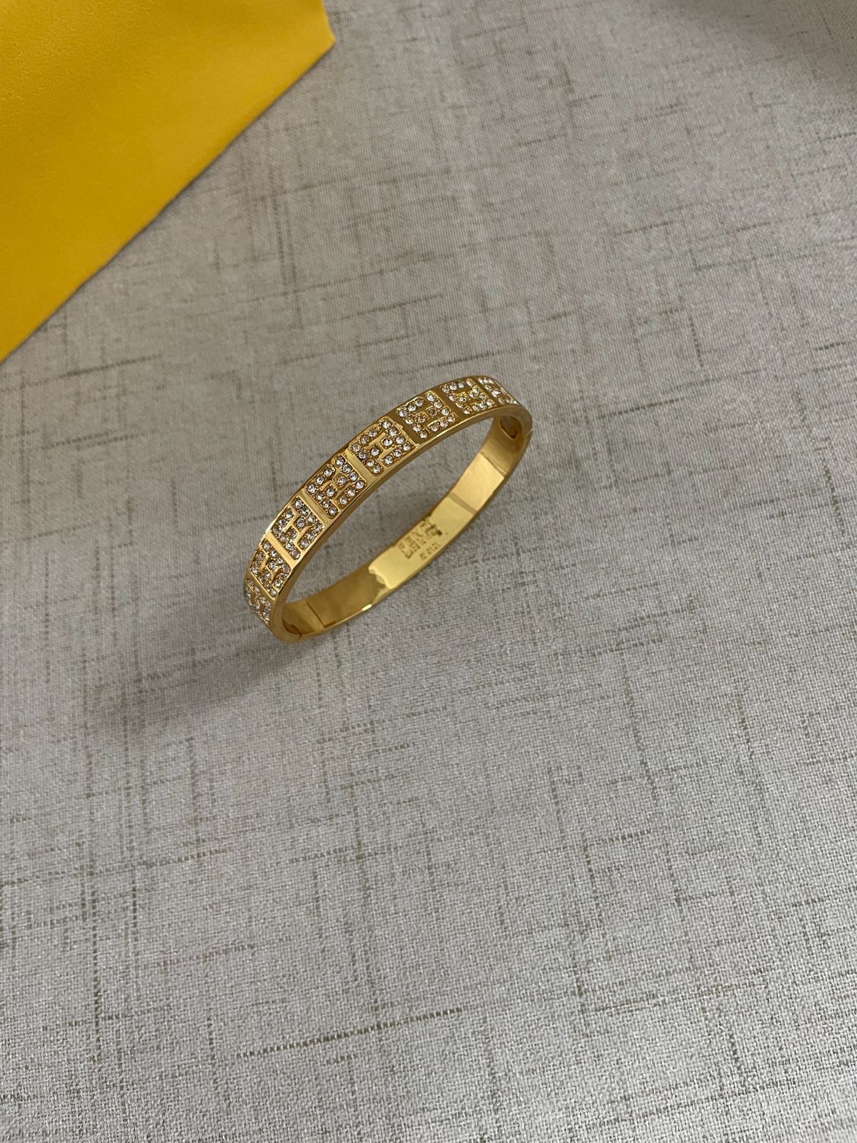 美品★FENDI ブレスレット ゴールド おススメ⭐️フェンディ ブレスレット ゴールド
