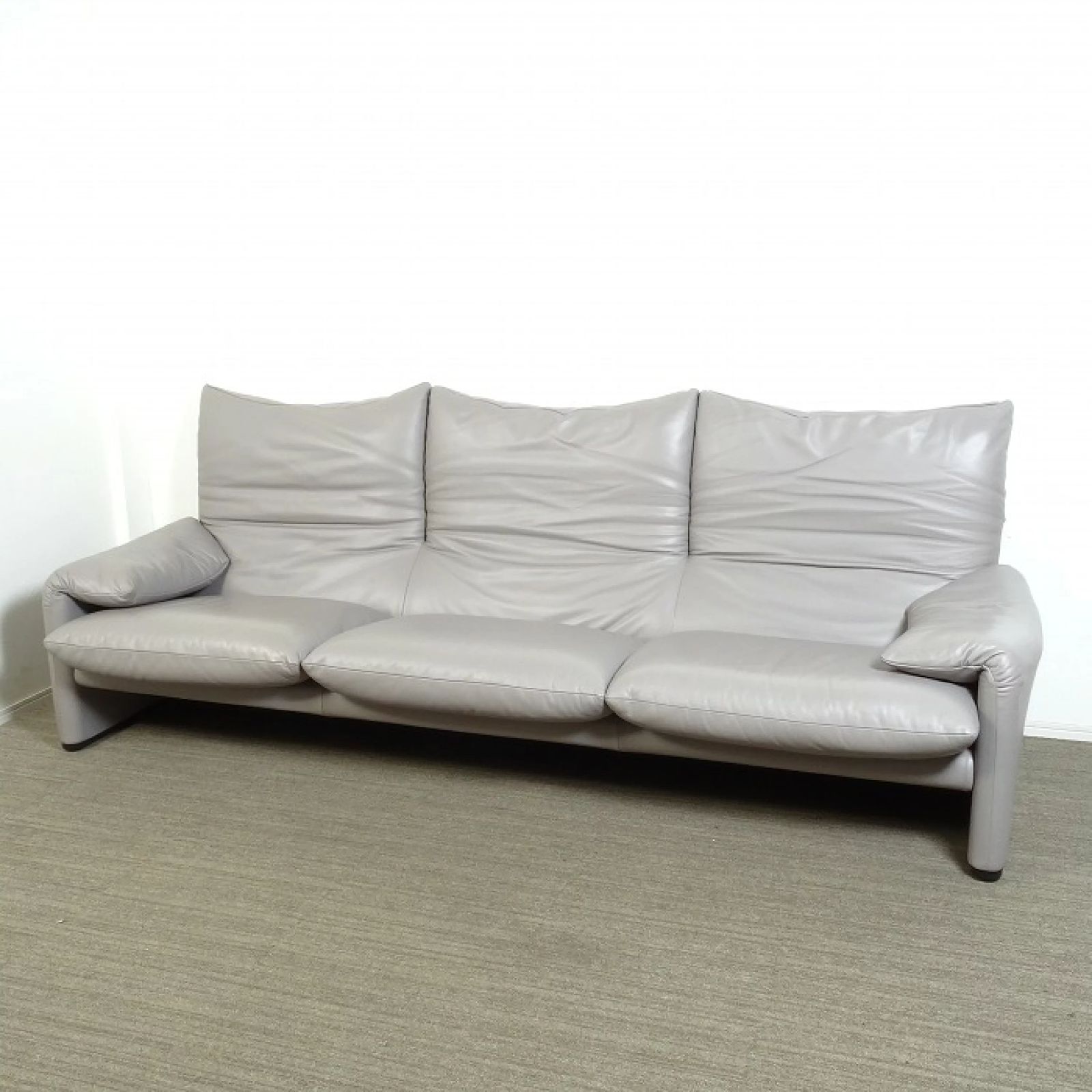 展示品　カッシーナ　ドネガル　3人掛けソファ　トリプルソファ　モダン　高級 展示品 カッシーナ ドネガル 3人掛けソファ トリプルソファ