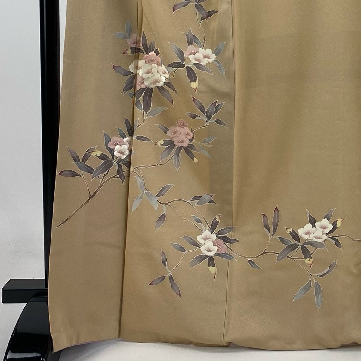 付下げ 身丈167cm 裄丈64cm M 袷 枝花 刺繍 薄茶色 正絹 秀品