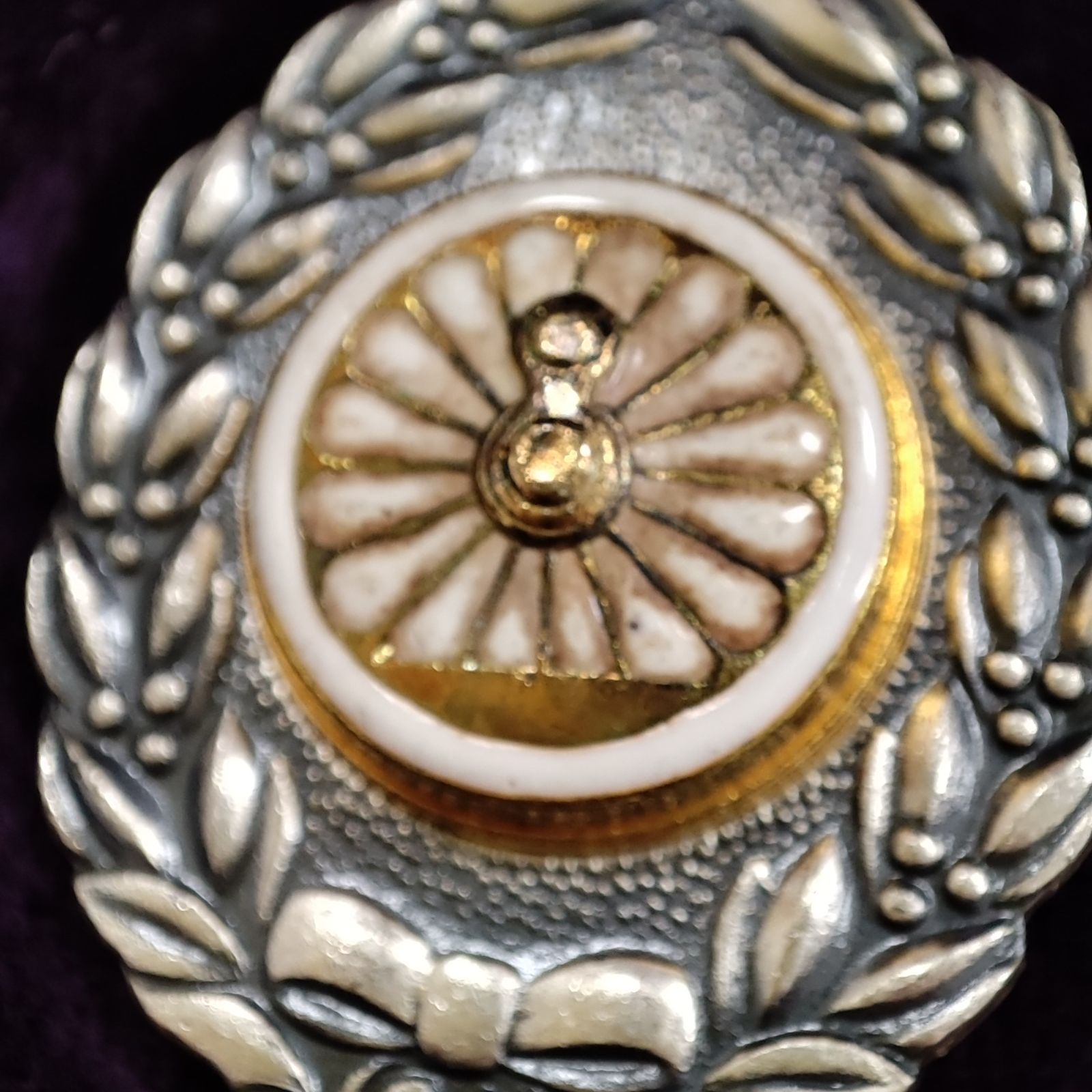 日本国有鉄道 銀製 功績章記念 純銀 盃 造幣局品位証明付 Yahoo!オークション - 日本国有鉄道功績章 勲章 純銀 総重量11.48g 箱