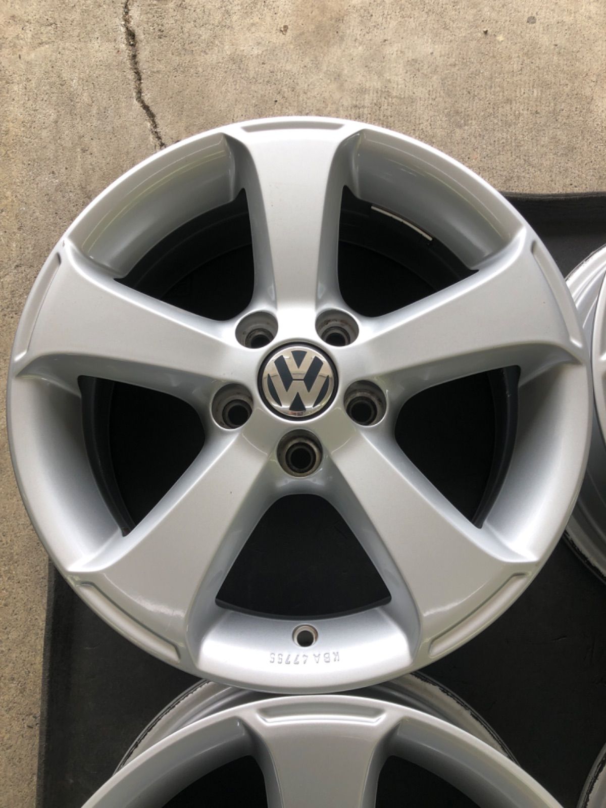 フォルクスワーゲン 純正アルミホイール VW ポロ 6R 15インチ