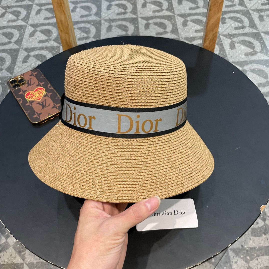 Christian Dior ディオールリゾート ストローハット ベージュ Dior(ディオール) ストローハット(レディース) - 海外通販のBUYMA