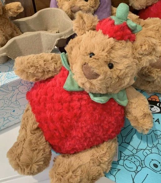 新作　新品　ジェリーキャット　ベア　クマ　bear くま　いちご　イチゴ Jellycat Bartholomew Bear Strawberry バースローミューベア