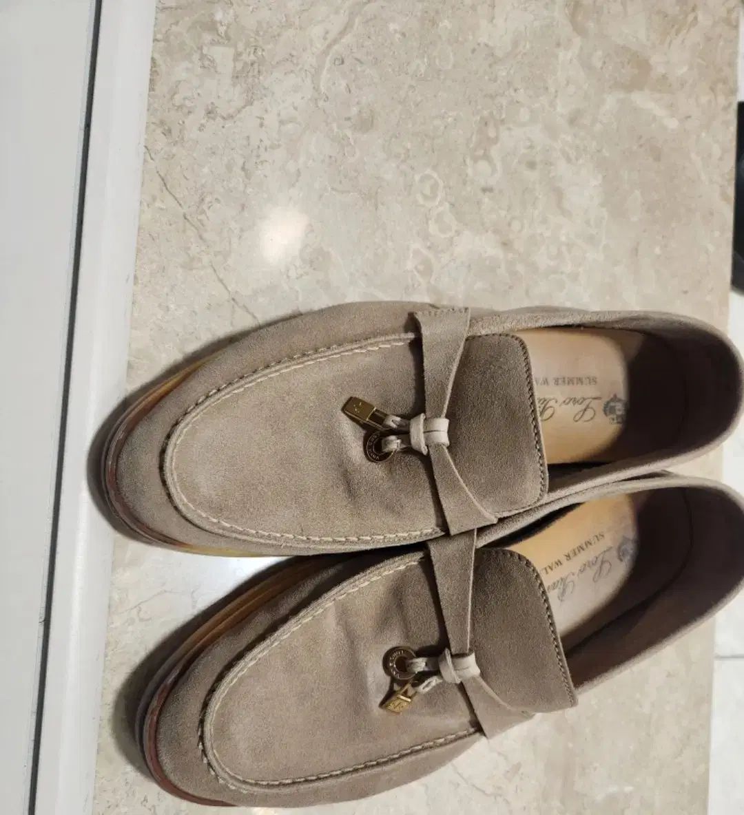 スエード ローファー