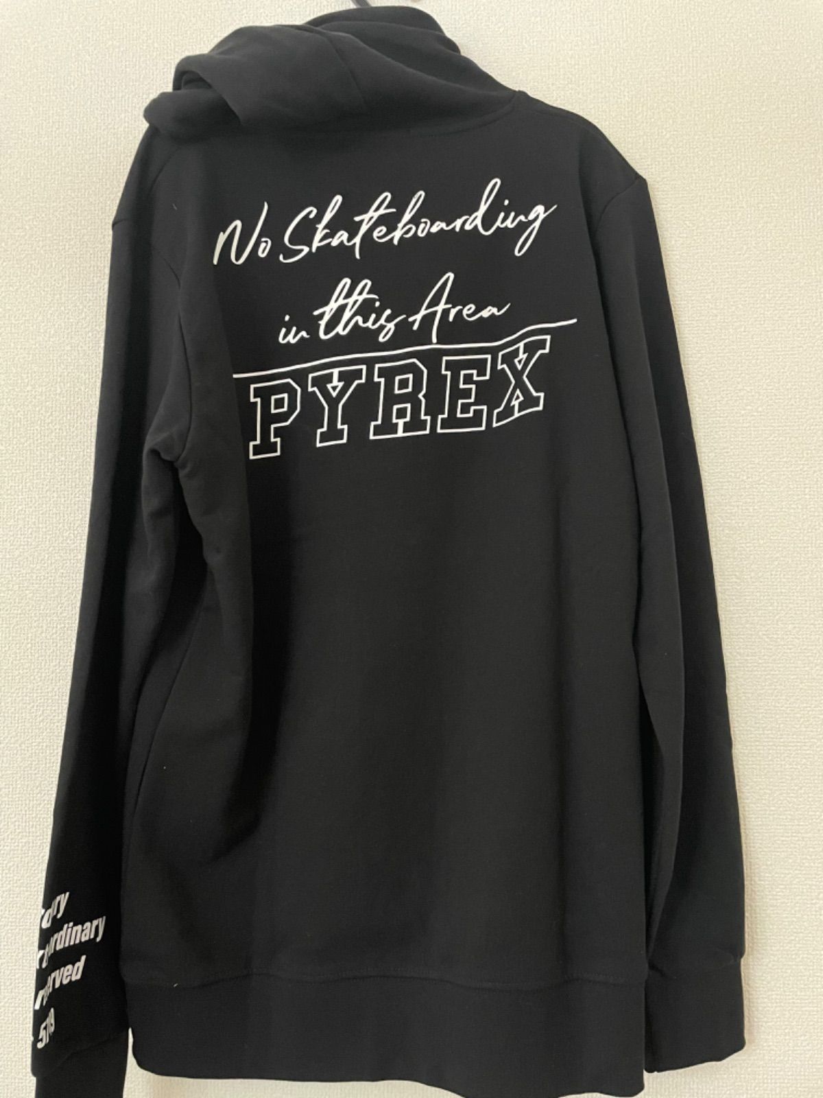 新品 PYREX パイレックス プリント パーカー ブラック L pyrex+