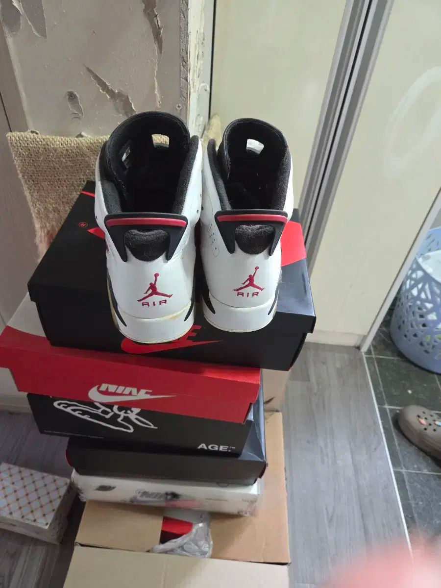  ナイキ エア ジョーダン 6 カーミン 2014 シューズ(男性用) バスケットボール