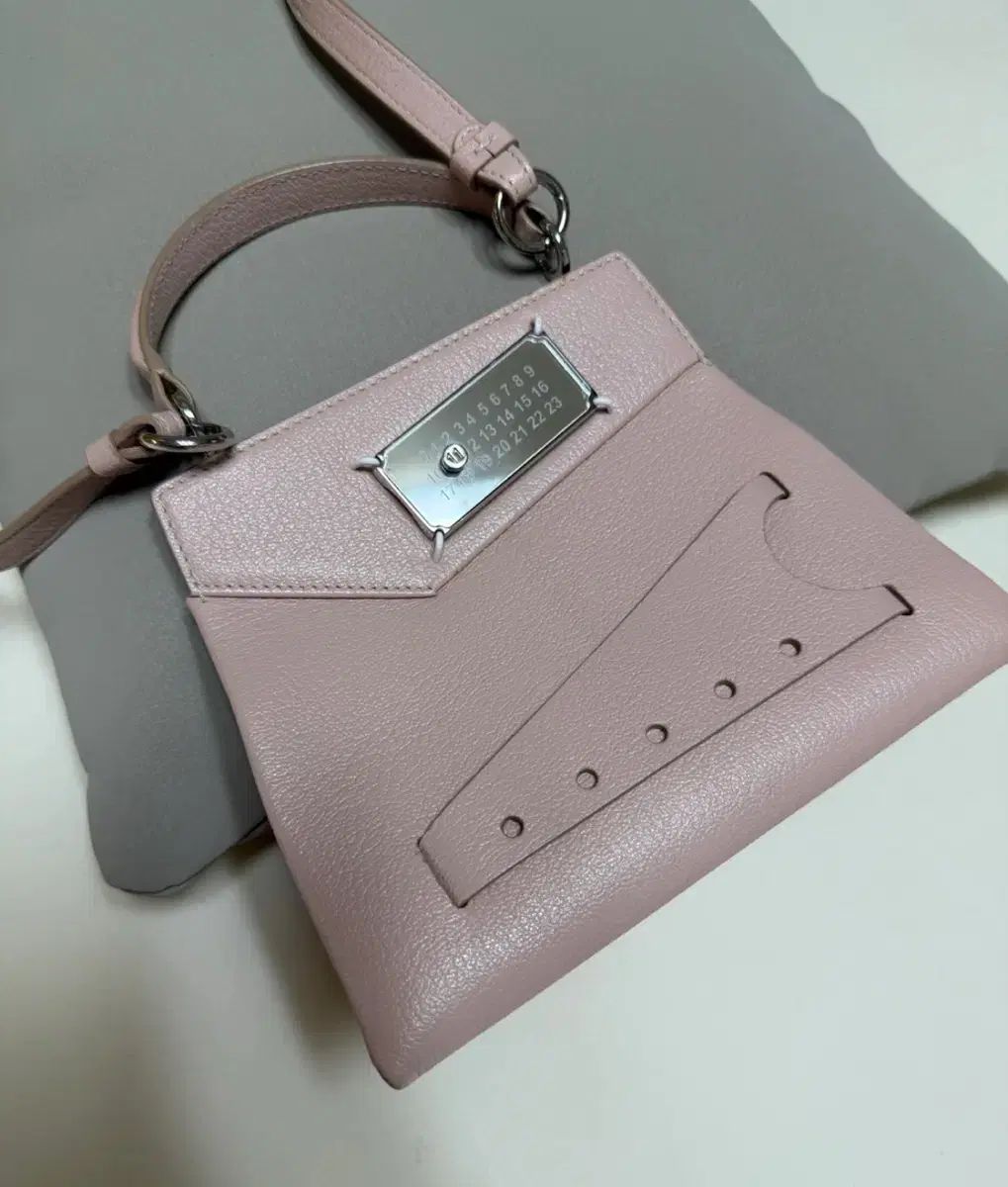 Maison Margiela メゾン マルジェラ 23FW 女性 レディース ひったくられた スモール トートショルダーバッグ