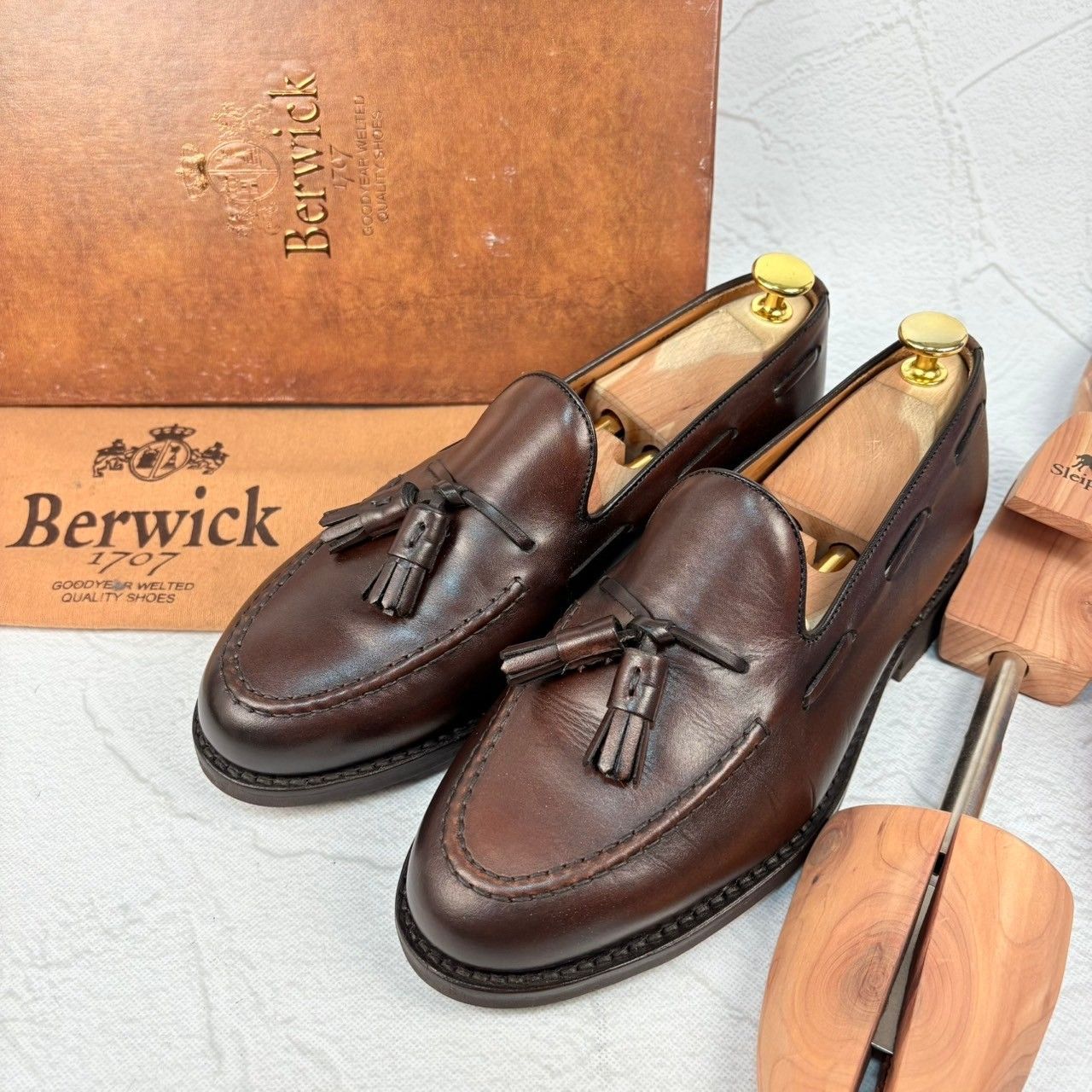 美品Berwick ブラウンコードバン タッセルローファーシューツリー付