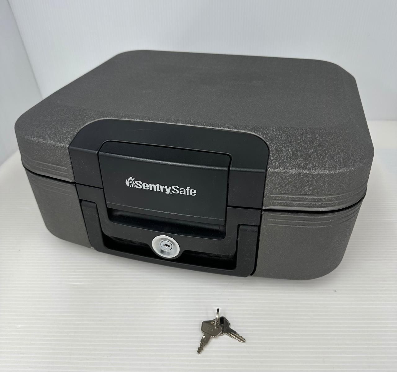 中古品】SentrySafe セントリーセーフ ポータブル金庫 鍵付き