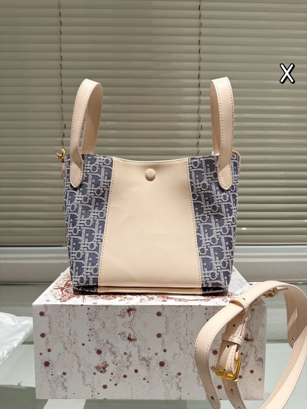 【しなやかなシェイプ】DIOR Signature バケットバッグ スモール 今日特価】Christian Dior Signaturea Bucket Bag 2025 SS New