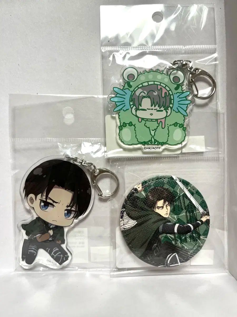 進撃の巨人　リヴァイ　缶バッジ　アクリルキーホルダー　まとめ売り 新品未開封】進撃の巨人 MAPPA リヴァイ アクリルキーホルダー