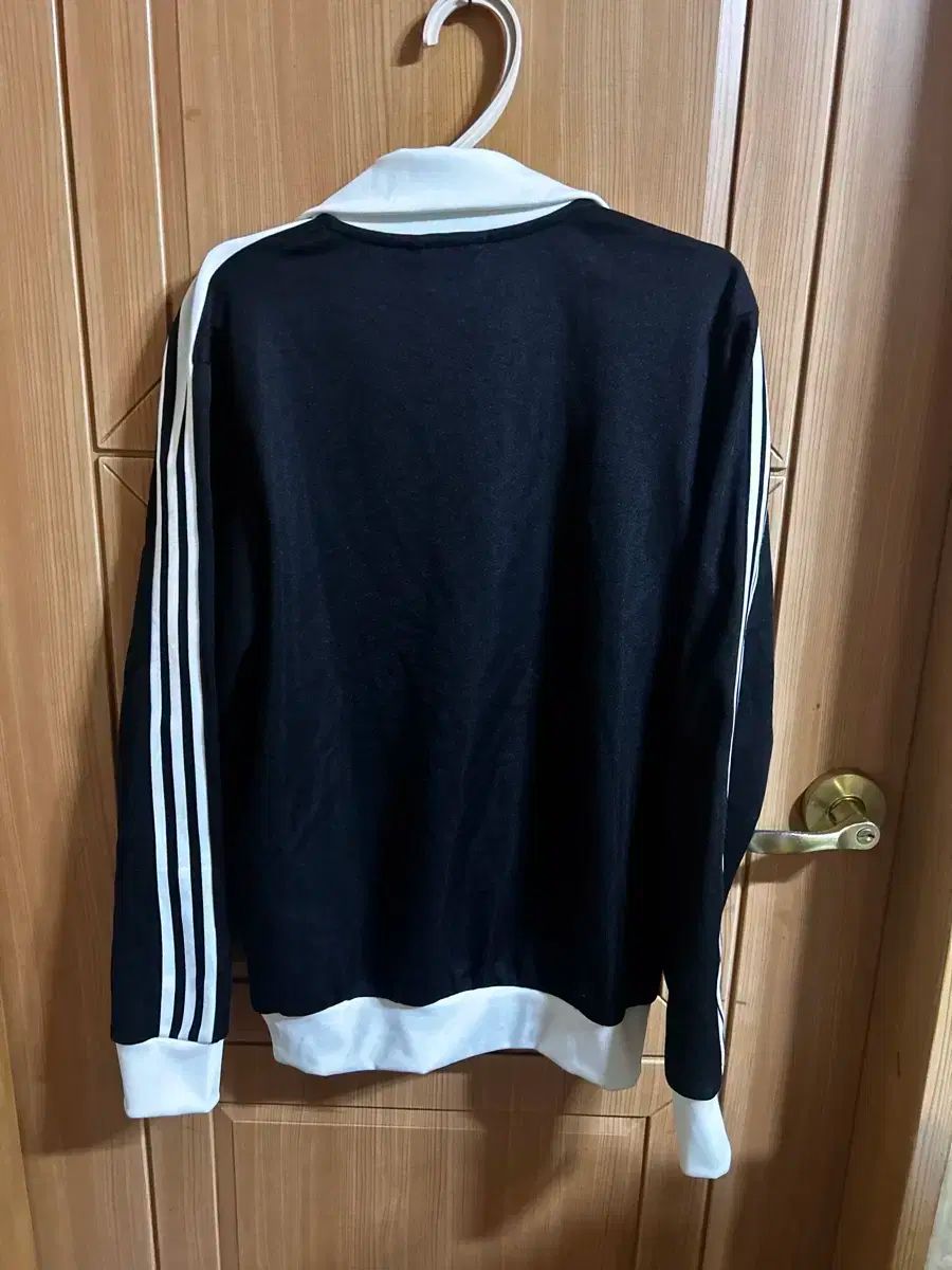 知らなきゃ損！ adidas アディダス BECKENBAUER ベッケンバウアー トラック ジャケット ジャージ 黒 m 【往復送料無料】