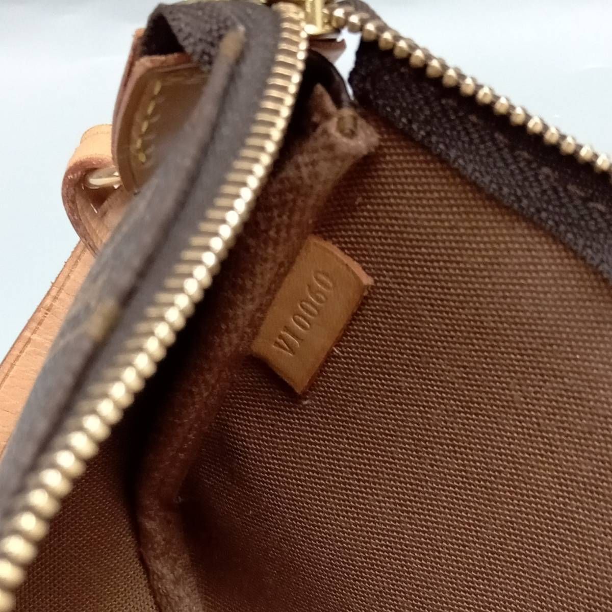 LOUIS VUITTON ルイヴィトン ポシェットアクセソワール VI0060 M51980