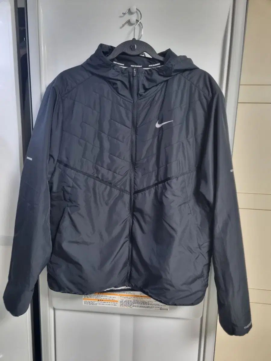 【雷市場（ポンジャン）商品韓国直送】 （ 2XL ） Nike(ナイキ） エアロレイヤー ランニング ジャケット