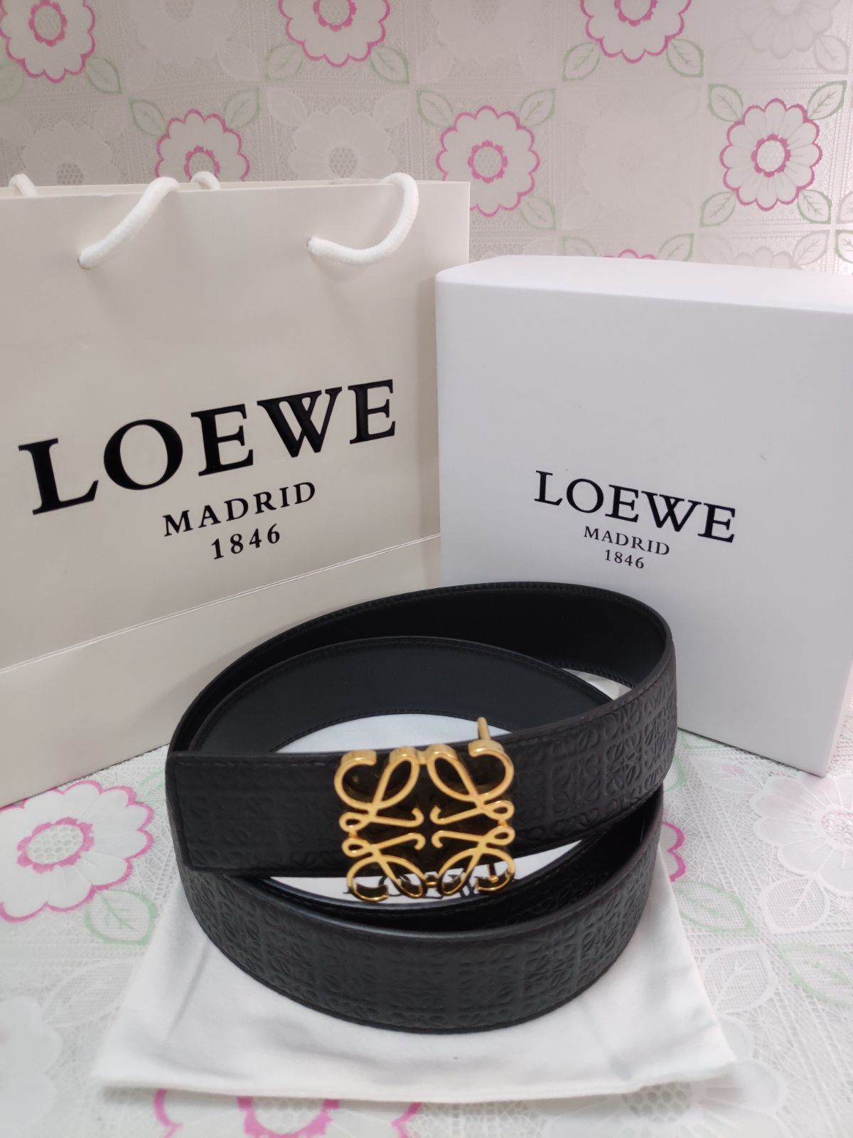 超人気✨LOEWE/ロエベ レザーベルト 金色ロゴ アナグラム
