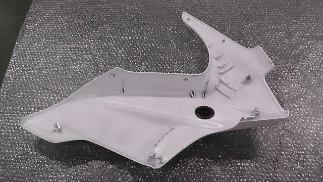 の サイドカウル