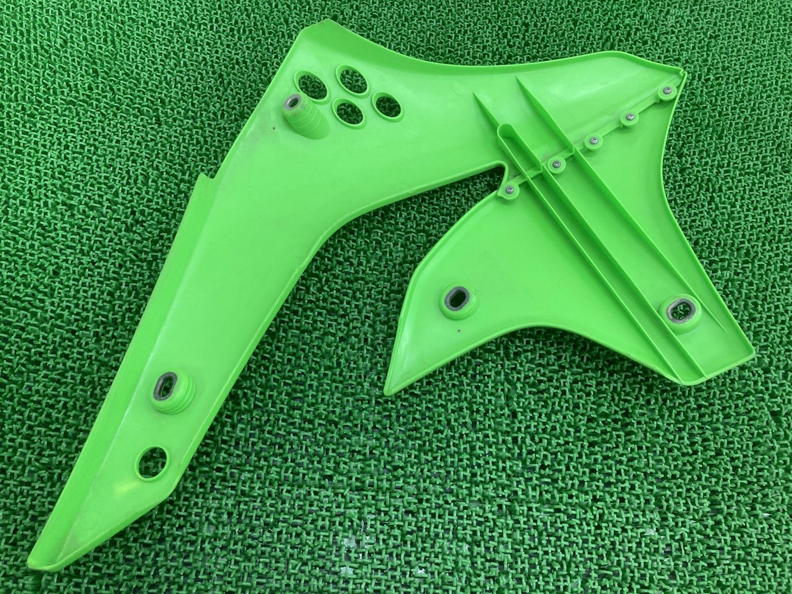 KX450F シュラウド 左 緑 49089-0038 カワサキ 純正 バイク 部品 KX450D 08年モデル サイドカバー 割れ欠け無し 希少品 【中古】 38 バイク KX450F シュラウド 左 緑 49089-0038 カワサキ 純正 バイク
