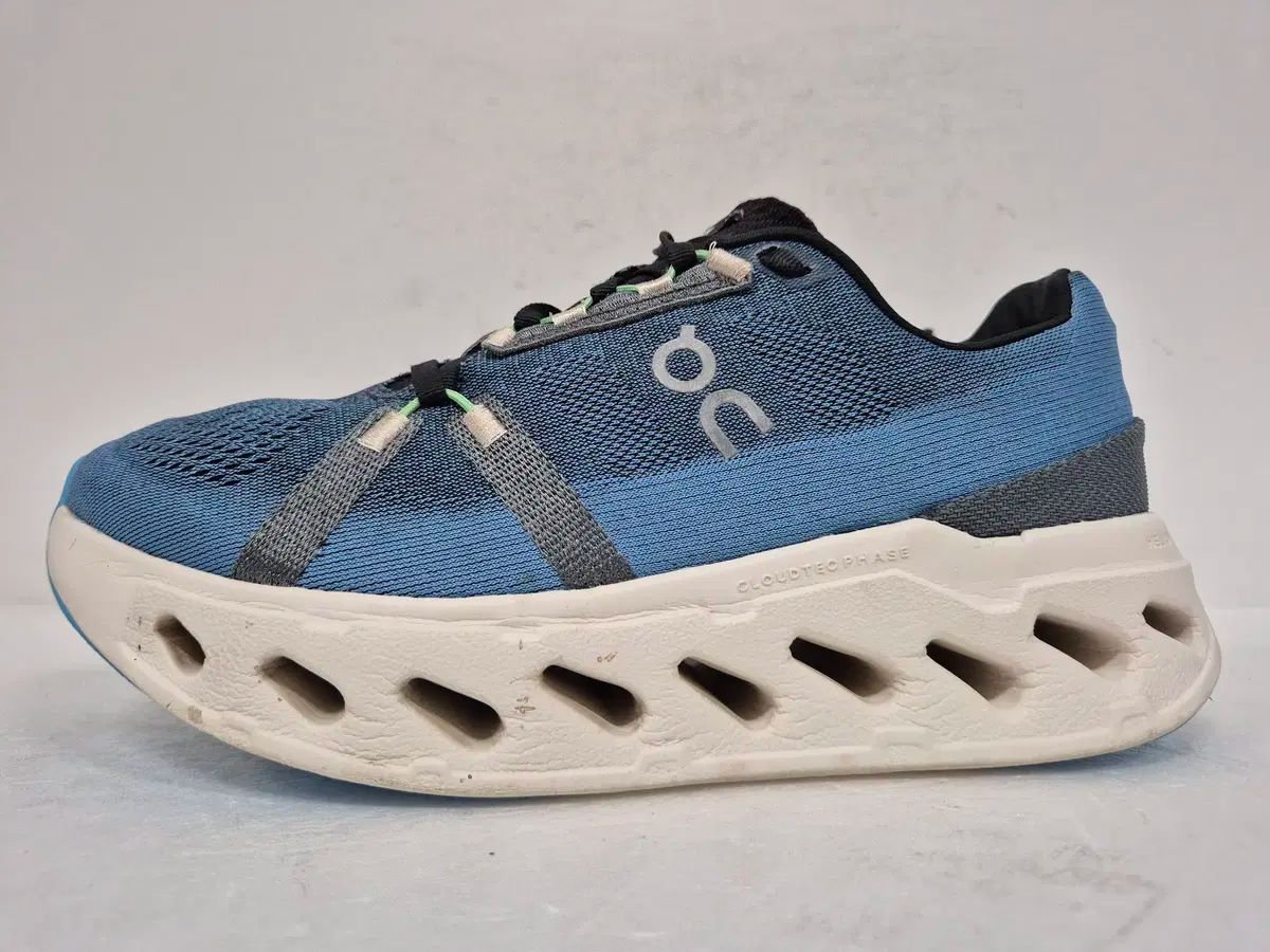 オンランニング ランニングシューズ