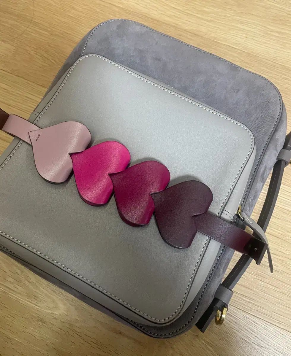 アーニャ ハインドマーチ ハートバッグ