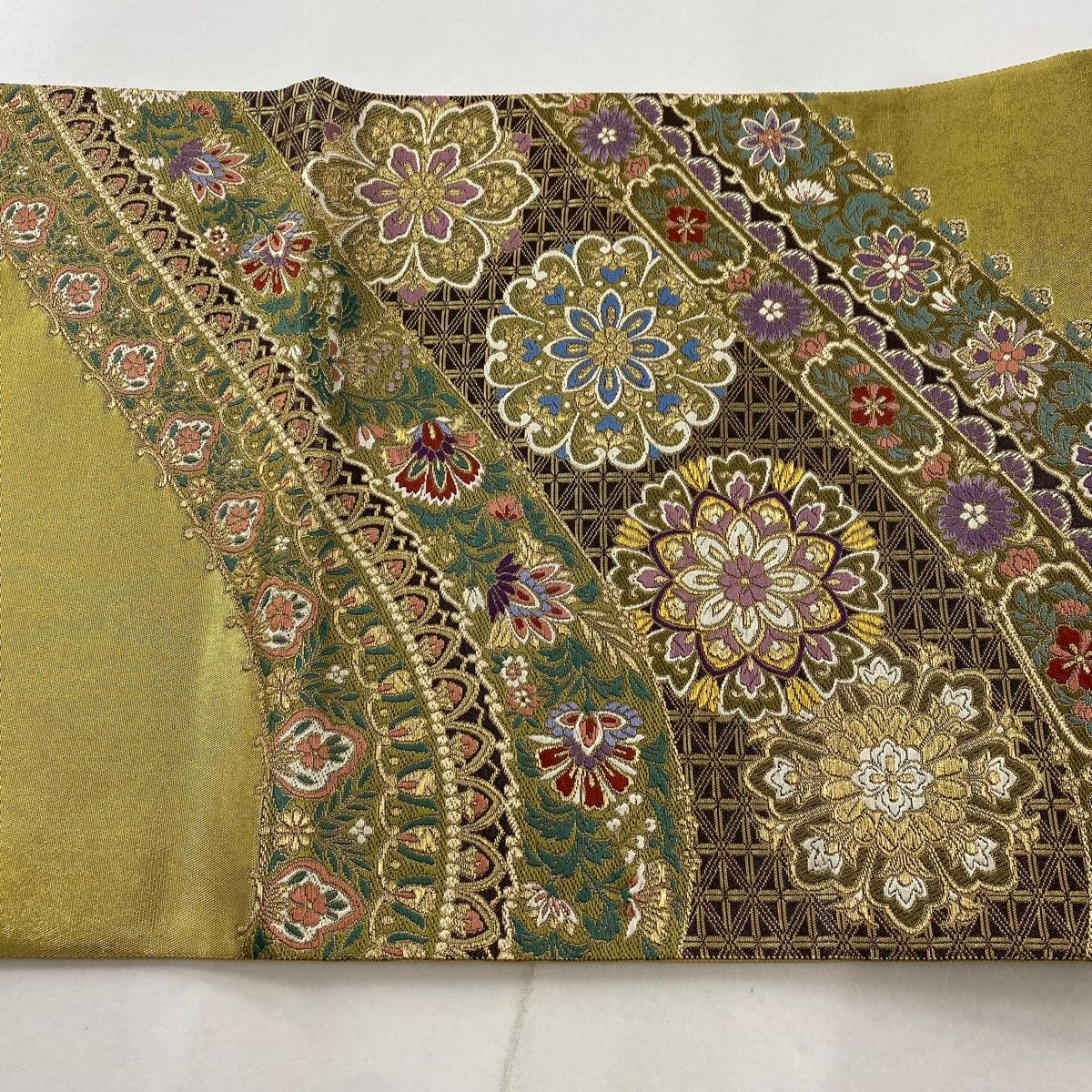 袋帯 美品 秀品 本金引箔二重織 更紗花樹文 金糸 刺繍 よもぎ色 六通 