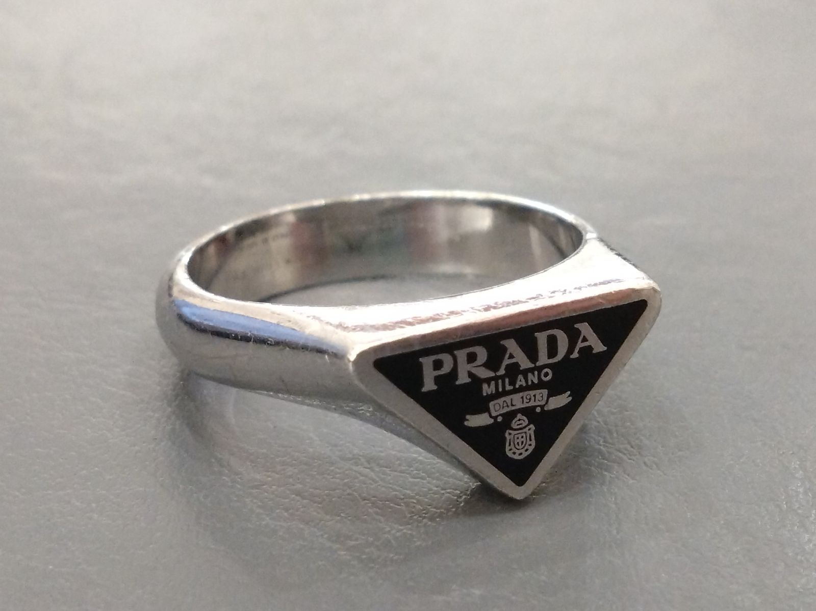 2137 PRADA プラダ トライアングル シルバー リング SV925 三角ロゴ ブラック 26号