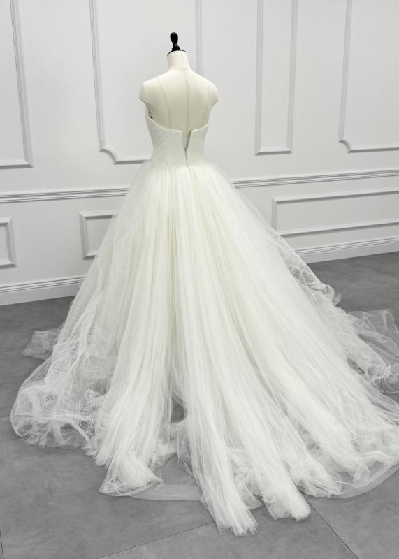 ヴェラウォン VERA WANG BRIDE Octavia オクタヴィア プリンセスライン ウェディングドレス オフホワイト セカンドオーナー  チュール ベアトップ - メルカリ