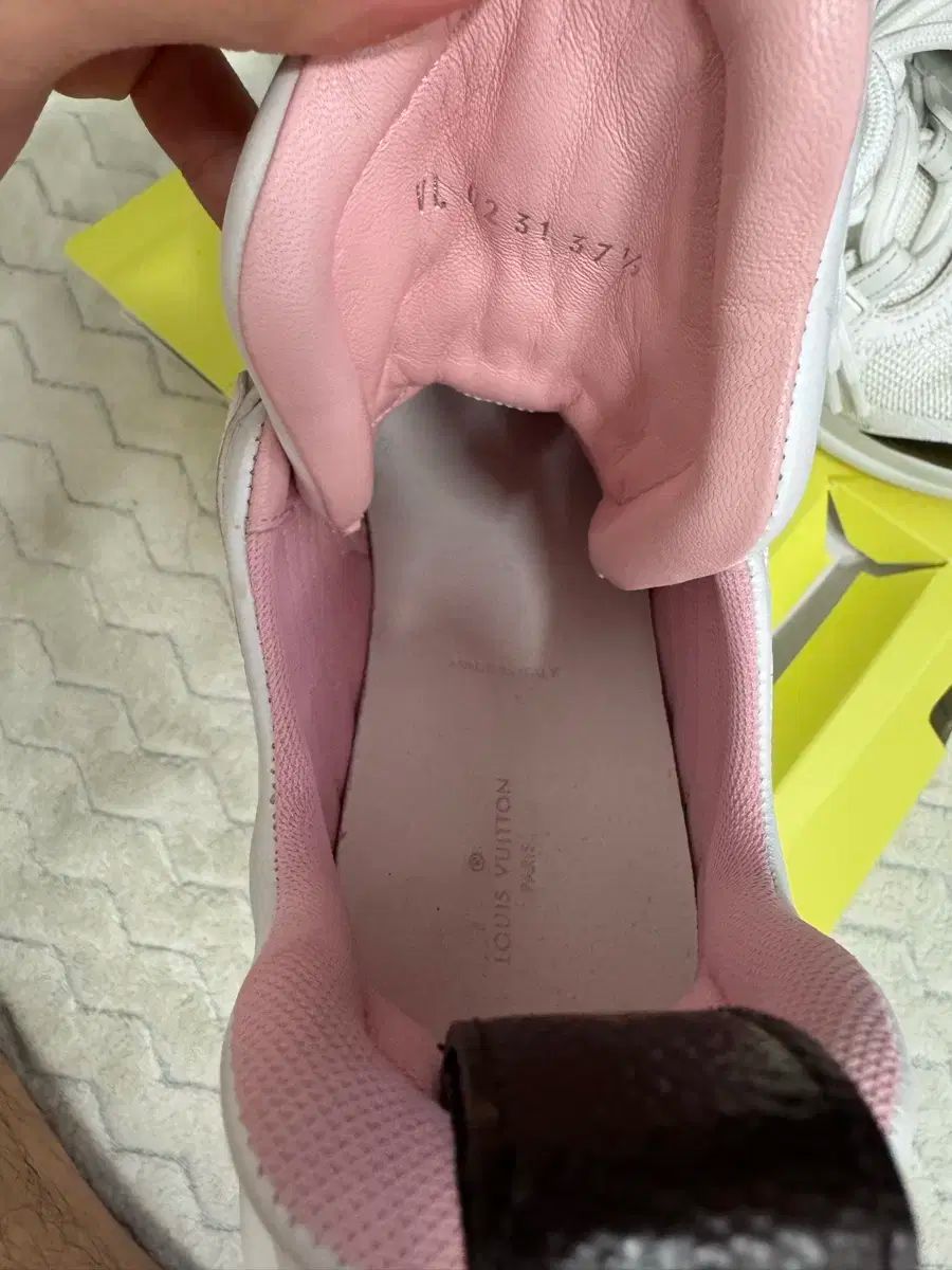 Louis Vuitton ルイヴィトン アーチライト スニーカー 白 ピンク 37 WWW_SMP1DAWEKUDUS_SCH_ID