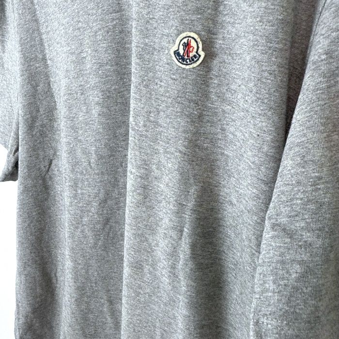 モンクレール MONCLER VネックTシャツ ライン ロゴワッペン
