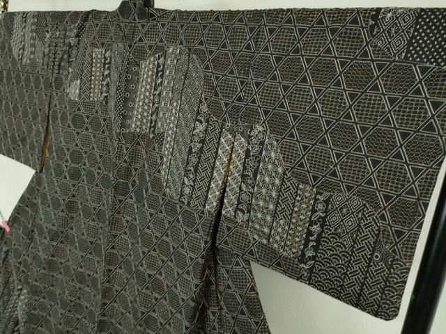 逸品 総刺繍 刺し子刺繍 汕頭刺繍 装飾花文様の本場染大島紬 未使用品 正絹