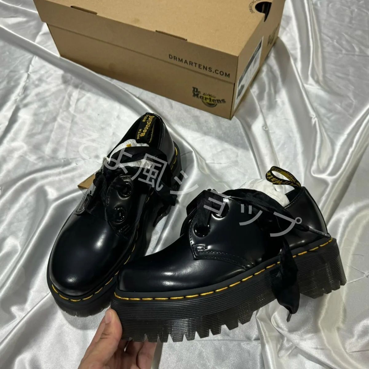 Dr. Martens ブラック Holly プラットフォーム ダービー ドクターマーチン holly 厚底 リボン シューズ - メルカリ