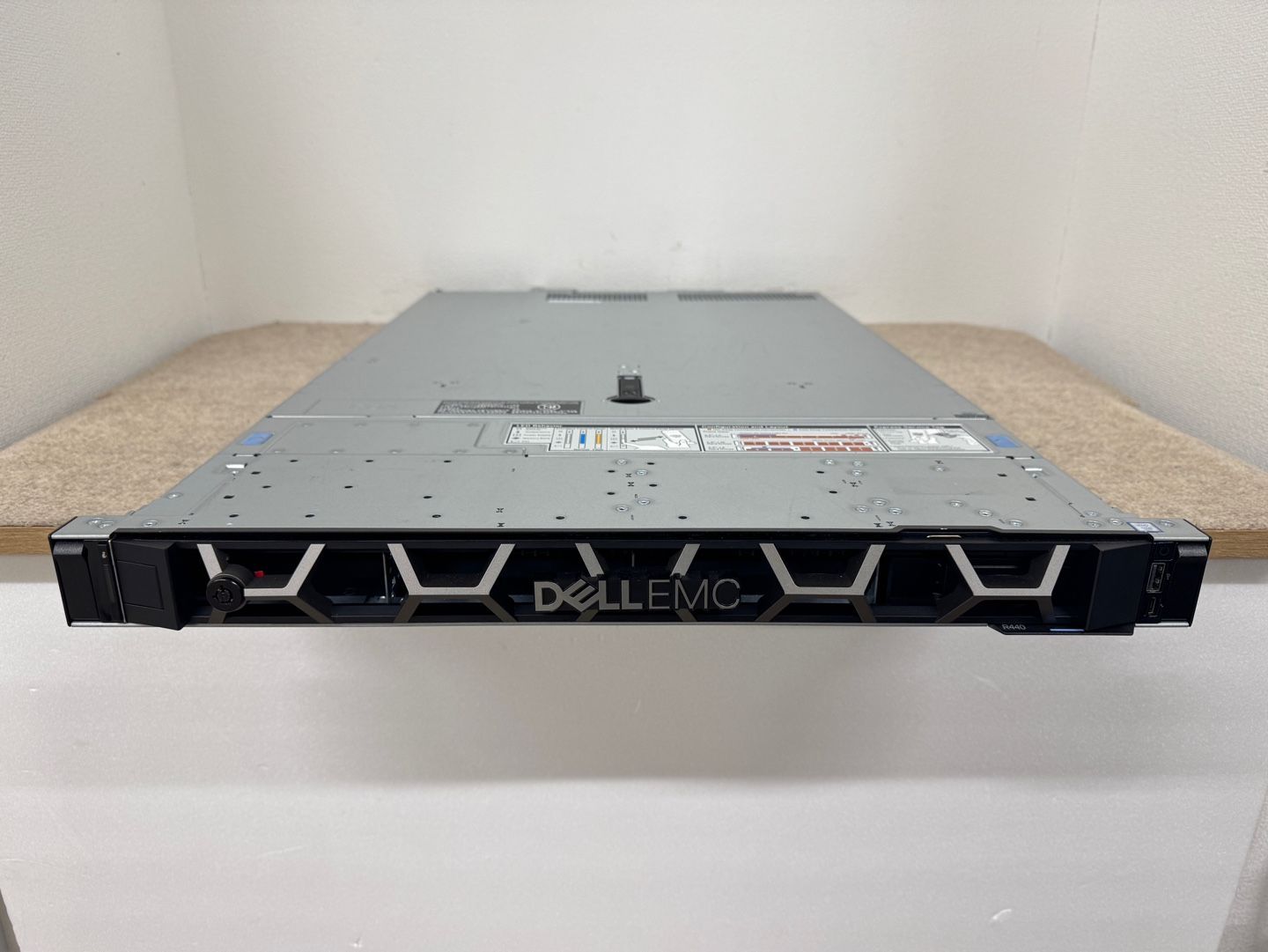 Dell PowerEdge R440 4bay LFF 2x Xeon Silver 4114 10core 2.20GHz 32GB H730P SV166