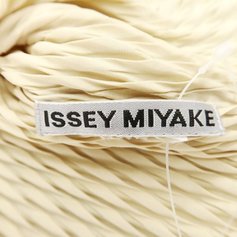 ISSEY MIYAKE - 【中古】イッセイミヤケ ISSEY MIYAKE 2024年春夏 ブリーツ ブラウス クリームベージュ系【サイズ表記なし（L位）】【レディース】 中古】イッセイミヤケ ISSEY MIYAKE 2024年春夏 ブリーツ