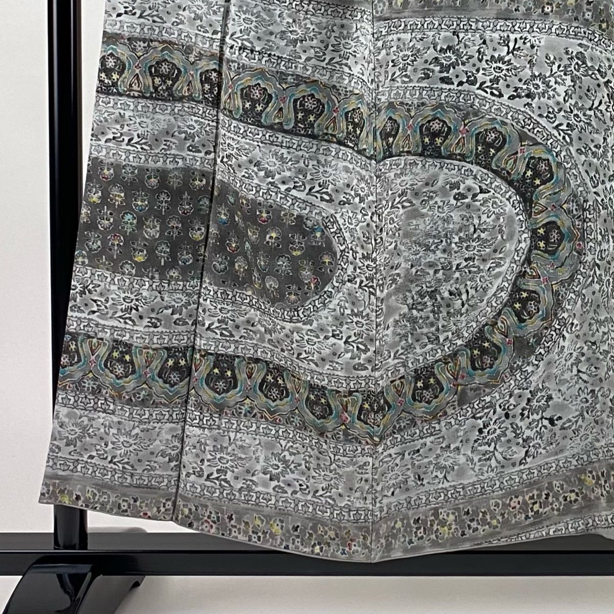 付下げ 身丈154cm 裄丈64.5cm M 袷 草花 灰色 正絹 逸品 【中古  