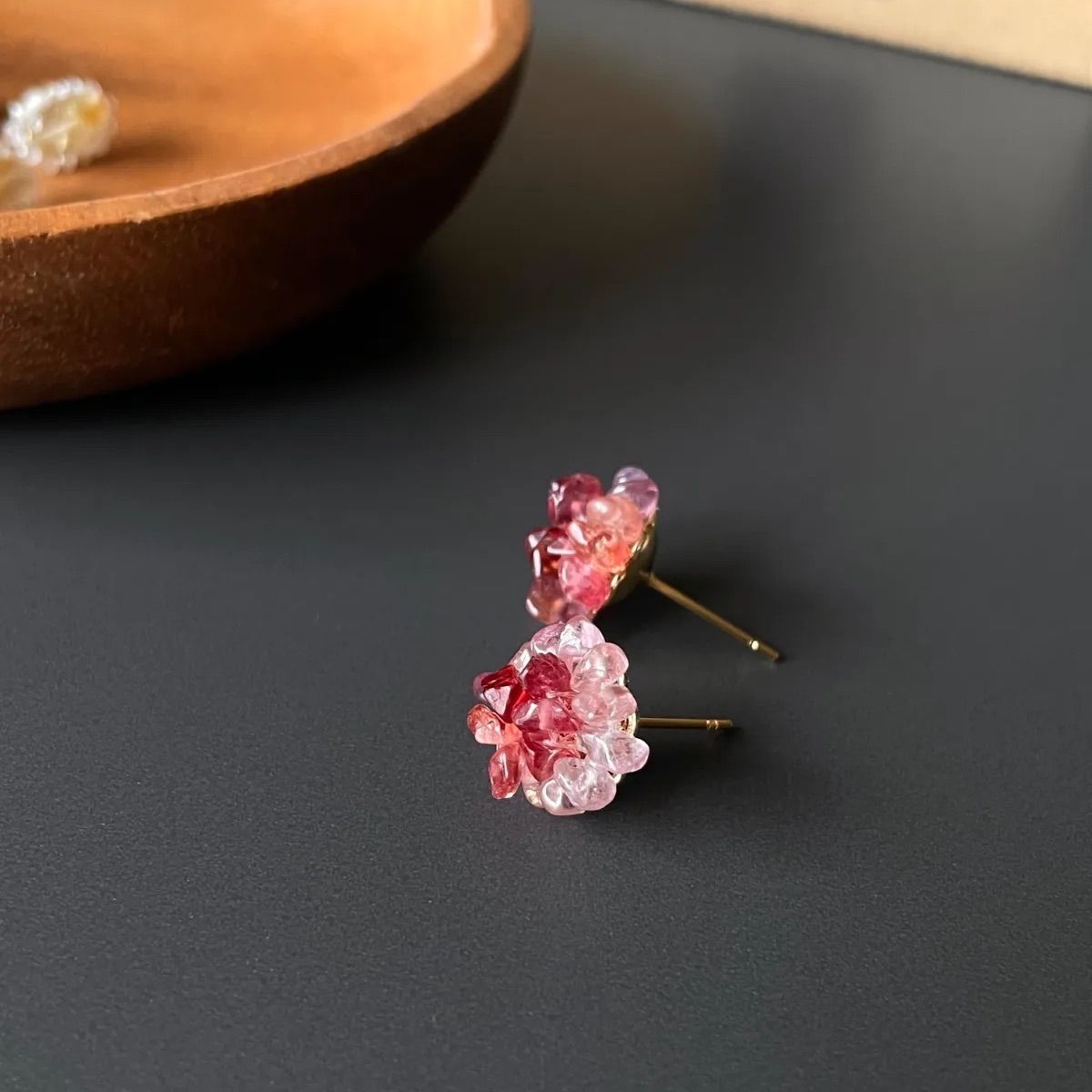 ビルマ産マルチカラースピネルデザインピアス/イヤリング くすみカラー スピネル 天然石 (チタンポスト)フープピアス