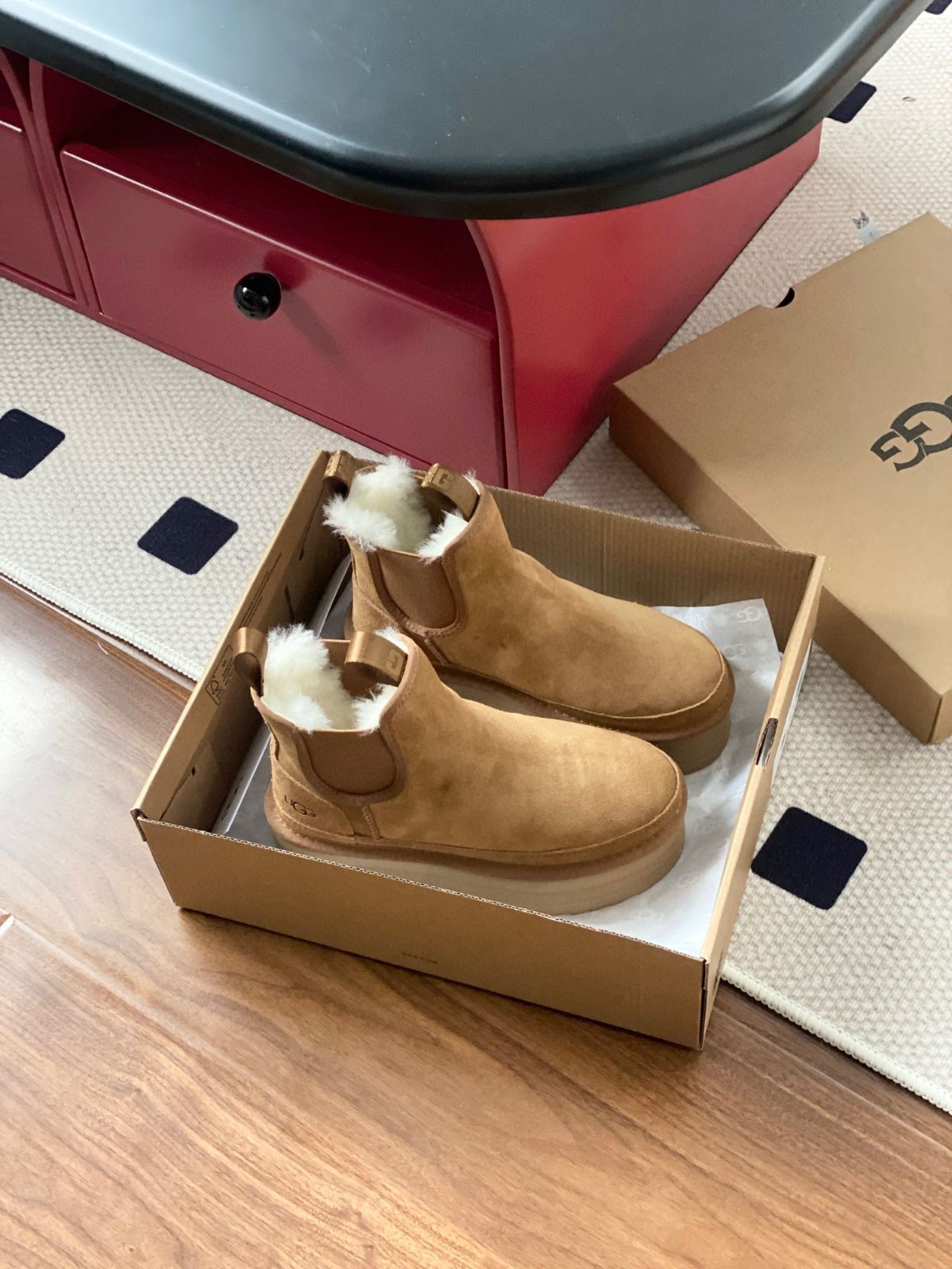 新品 UGG アグ ブーツ レディース チェルシー 厚底5cm - PIOK - メルカリ