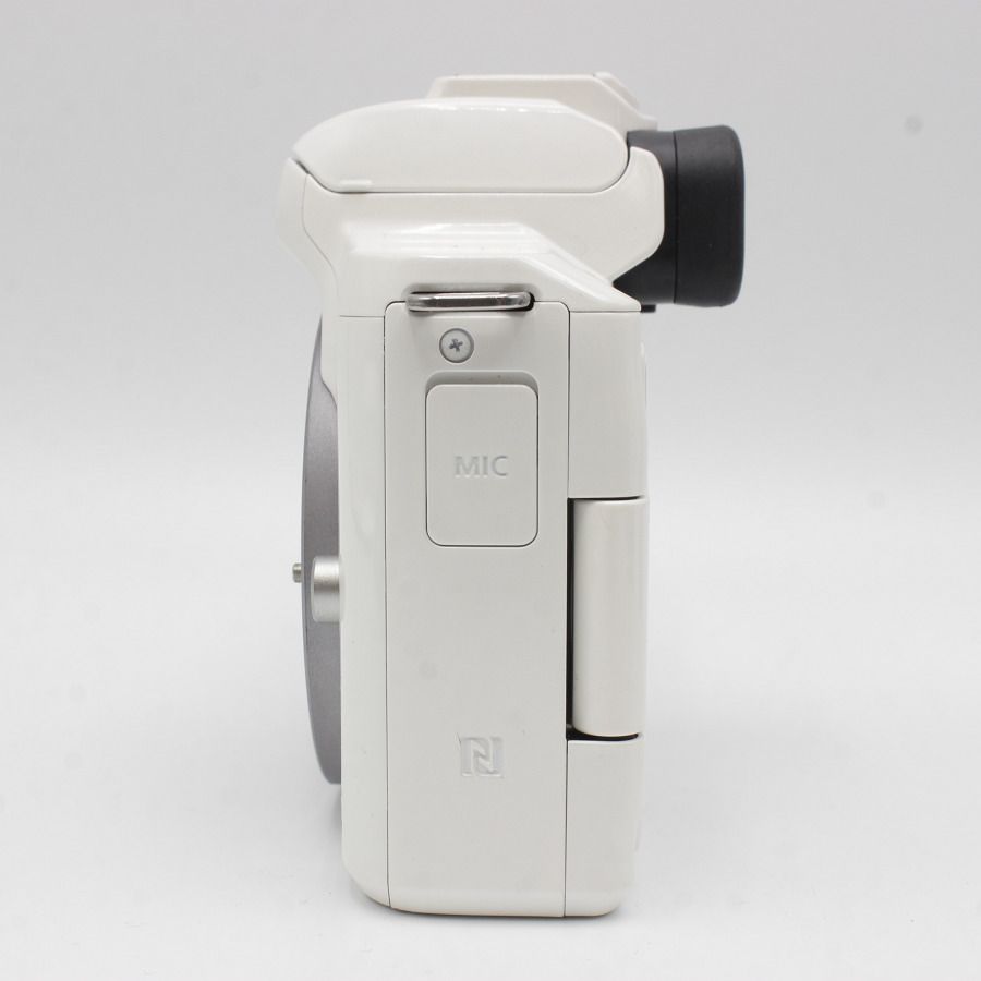 美品】Canon EOS Kiss M ダブルズームキット ホワイト SDカード+予備バッテリー付き ミラーレス一眼カメラ キヤノン  EOSKISSMWZK 本体 - メルカリ