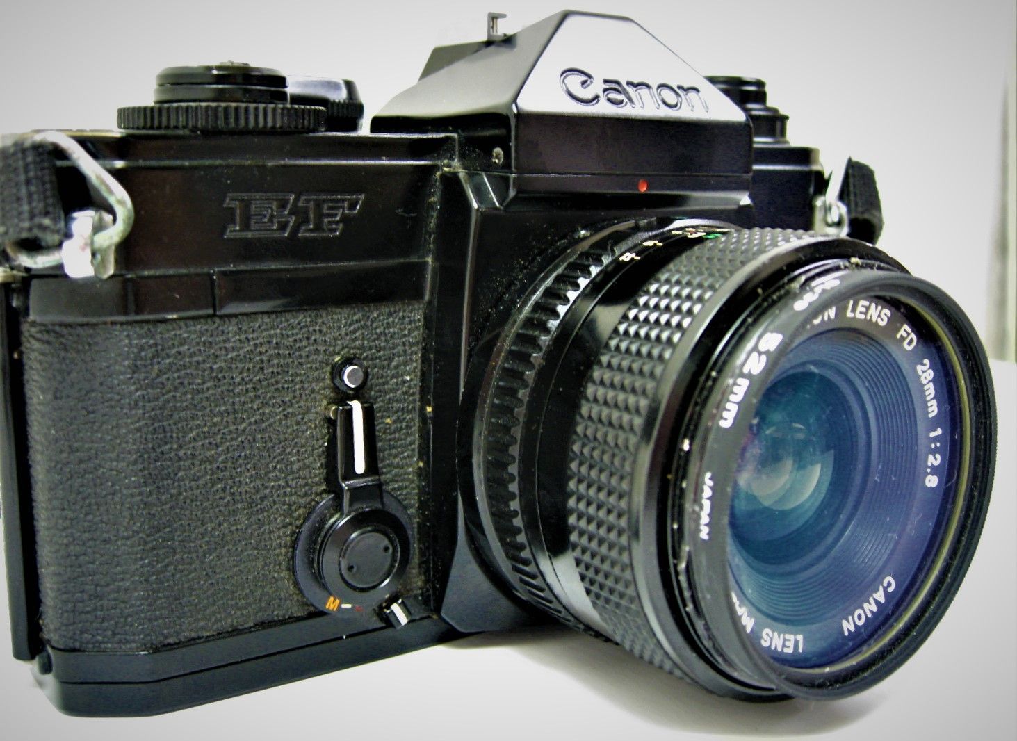 美品 アンティーク キャノン EF FD 28mm F2.8フィルター・フード付 美品 アンティーク キャノン EF FD 28mm F2.8フィルター・フード