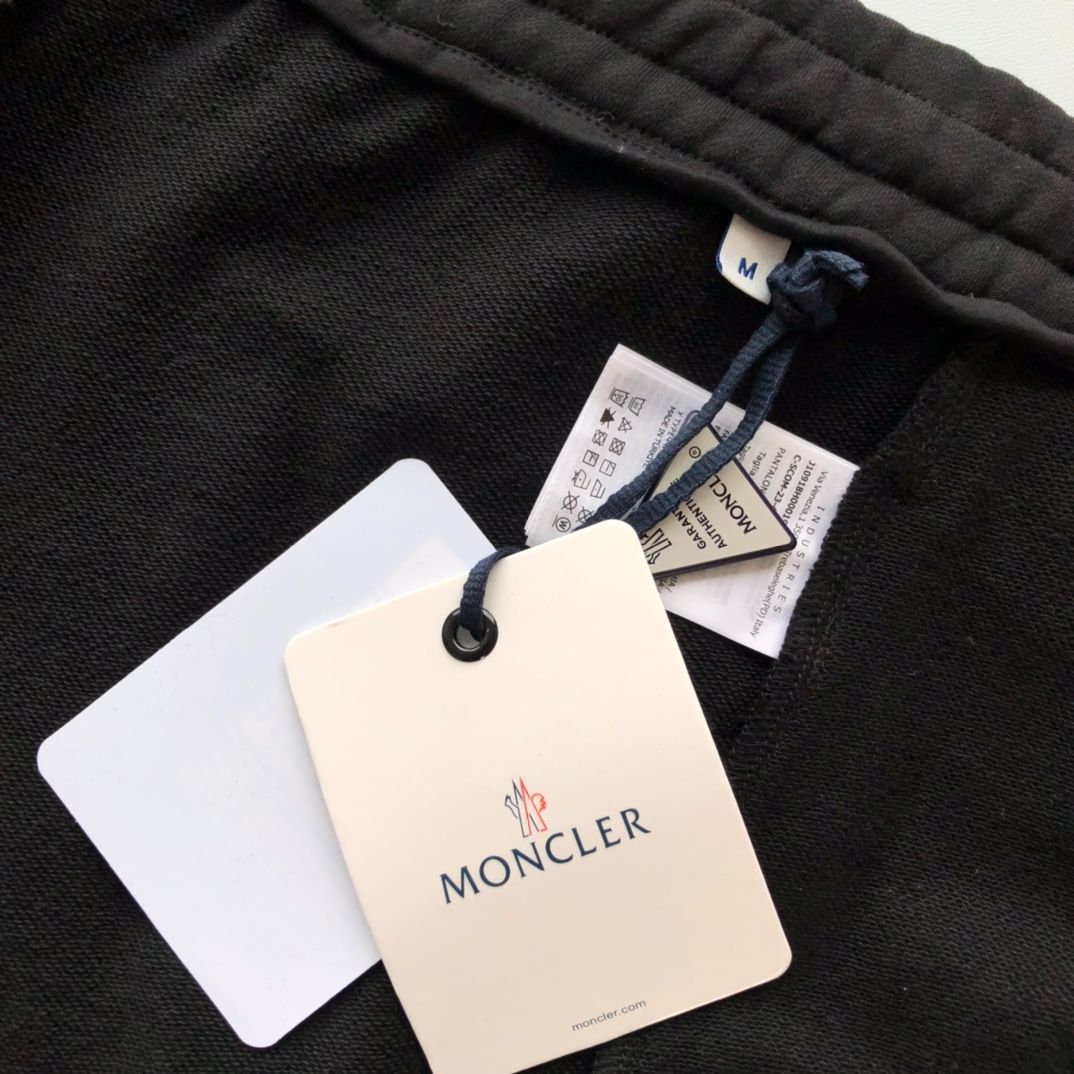 モンクレール MONCLER ショートパンツ ブラック