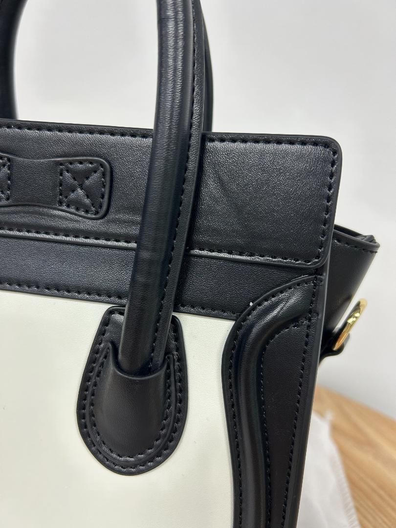 黒白のハンドバッグ