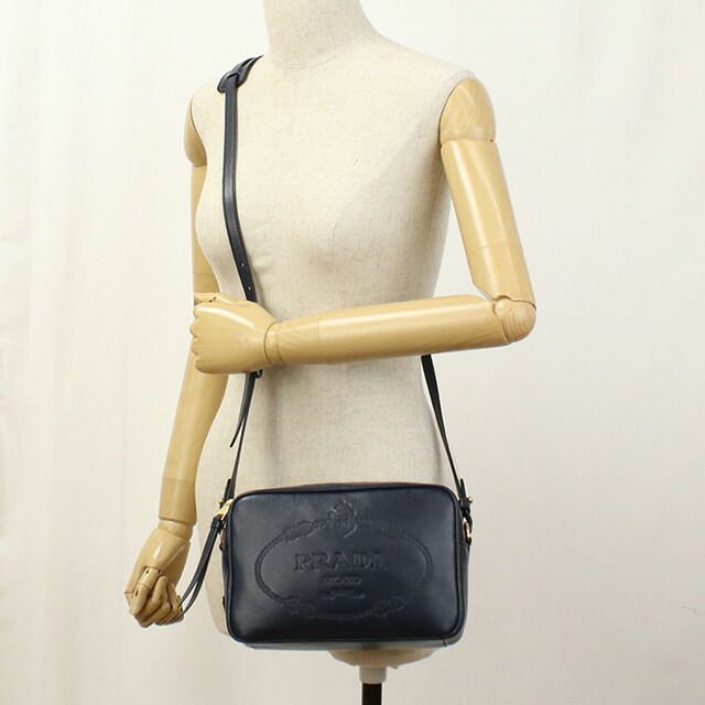 PRADA プラダ　赤 ナイロン ショルダーバッグ　レディース　カジュアル PRADA プラダ ベアー ショルダーバッグ ナイロン レッド