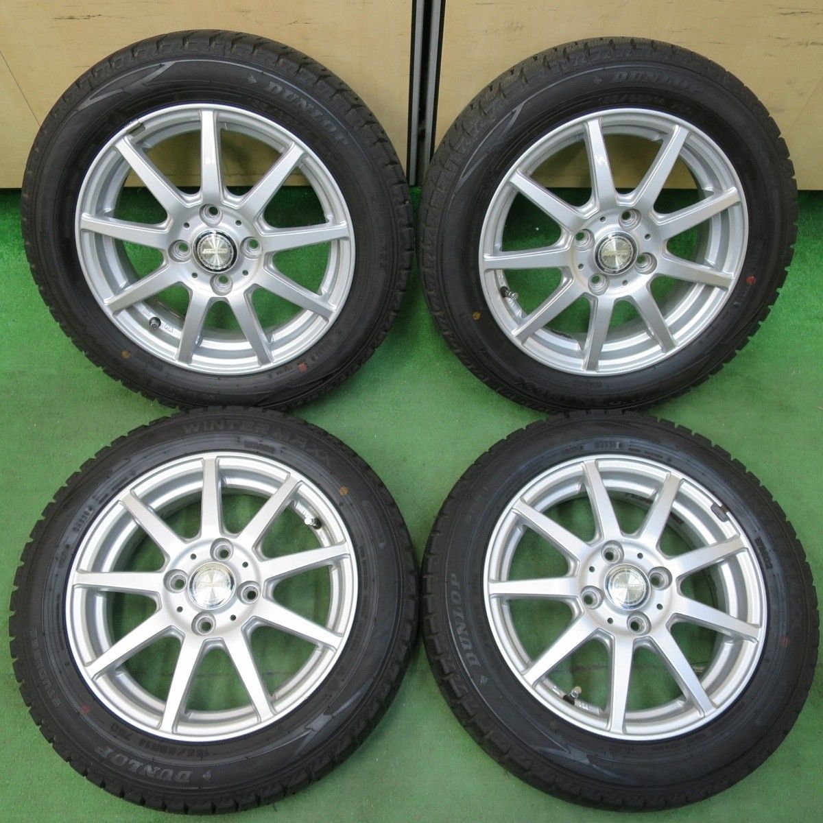 バリ溝！9.5分スタッドレス 155/65R14 ダンロップ ウインターマックス WM02 GRABADO 14インチ PCD100/4H5011813イス