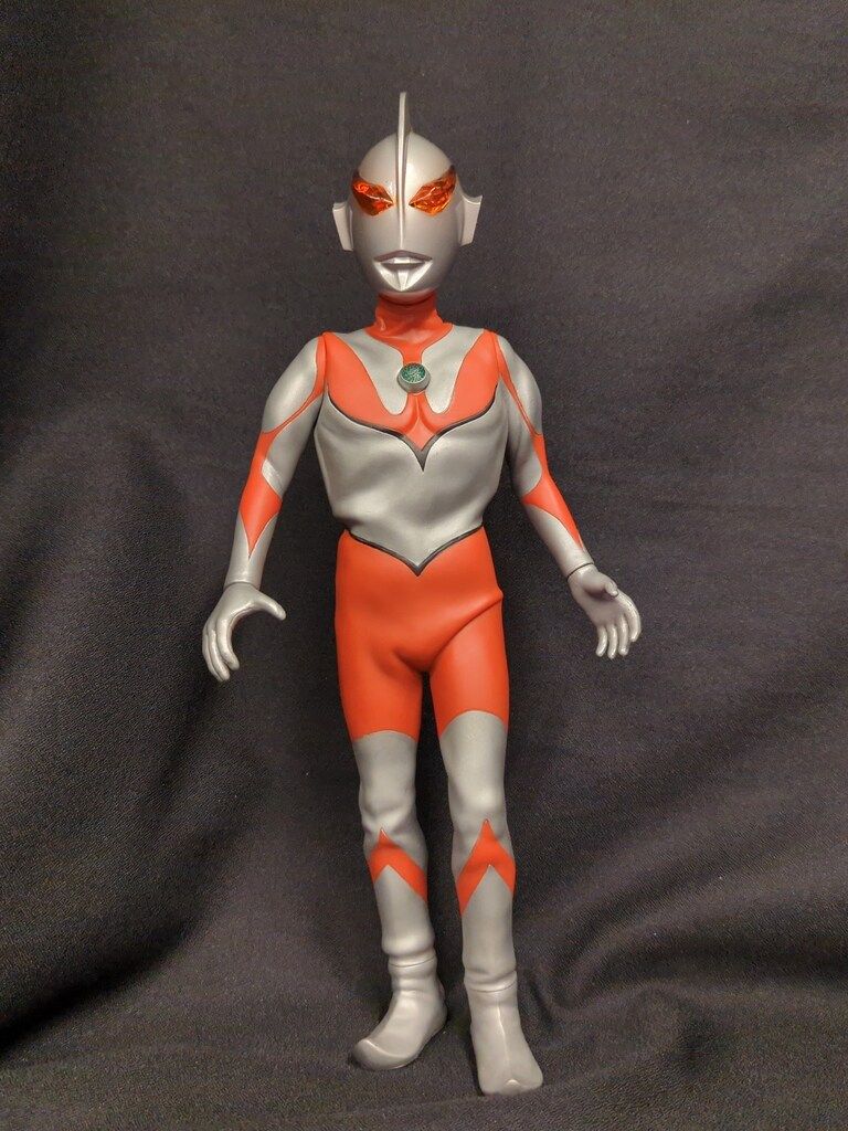 メディコム・トイ 空想特撮シリーズ ニセ・ウルトラマン