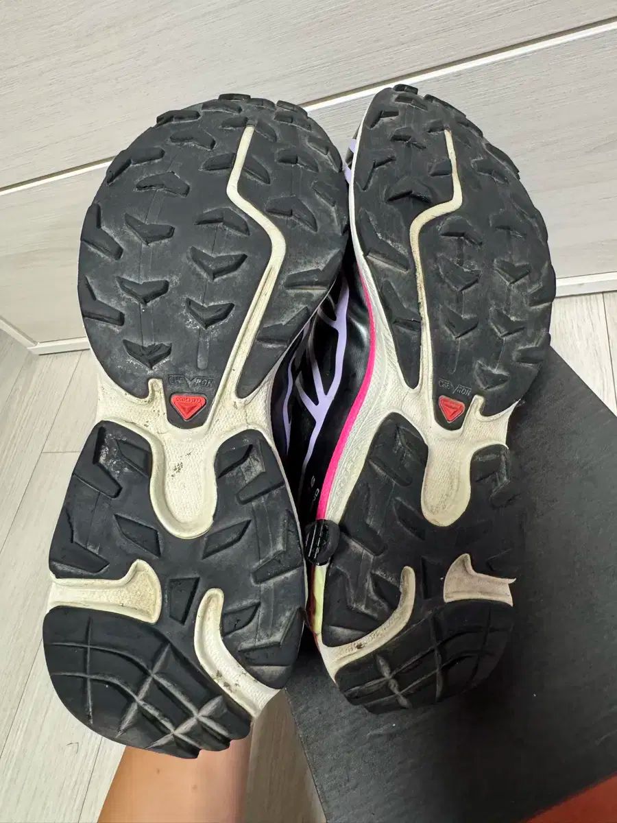 【新年大処分特価】 SALOMON サロモン xt ー 6 黒 ラベンダー サンダル