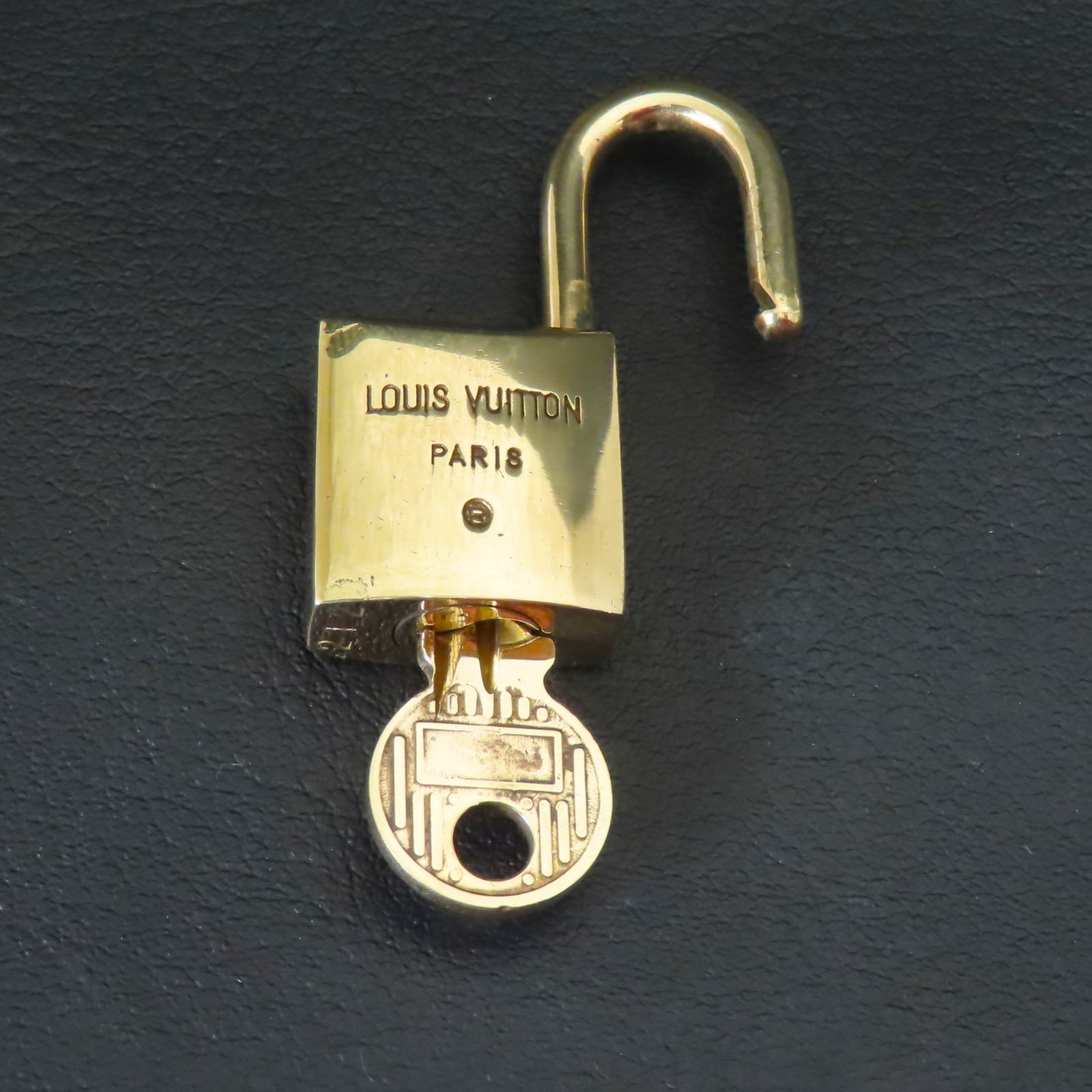 美品 Louis Vuitton LV ルイビトン ルイヴィトン ヴィトン 212