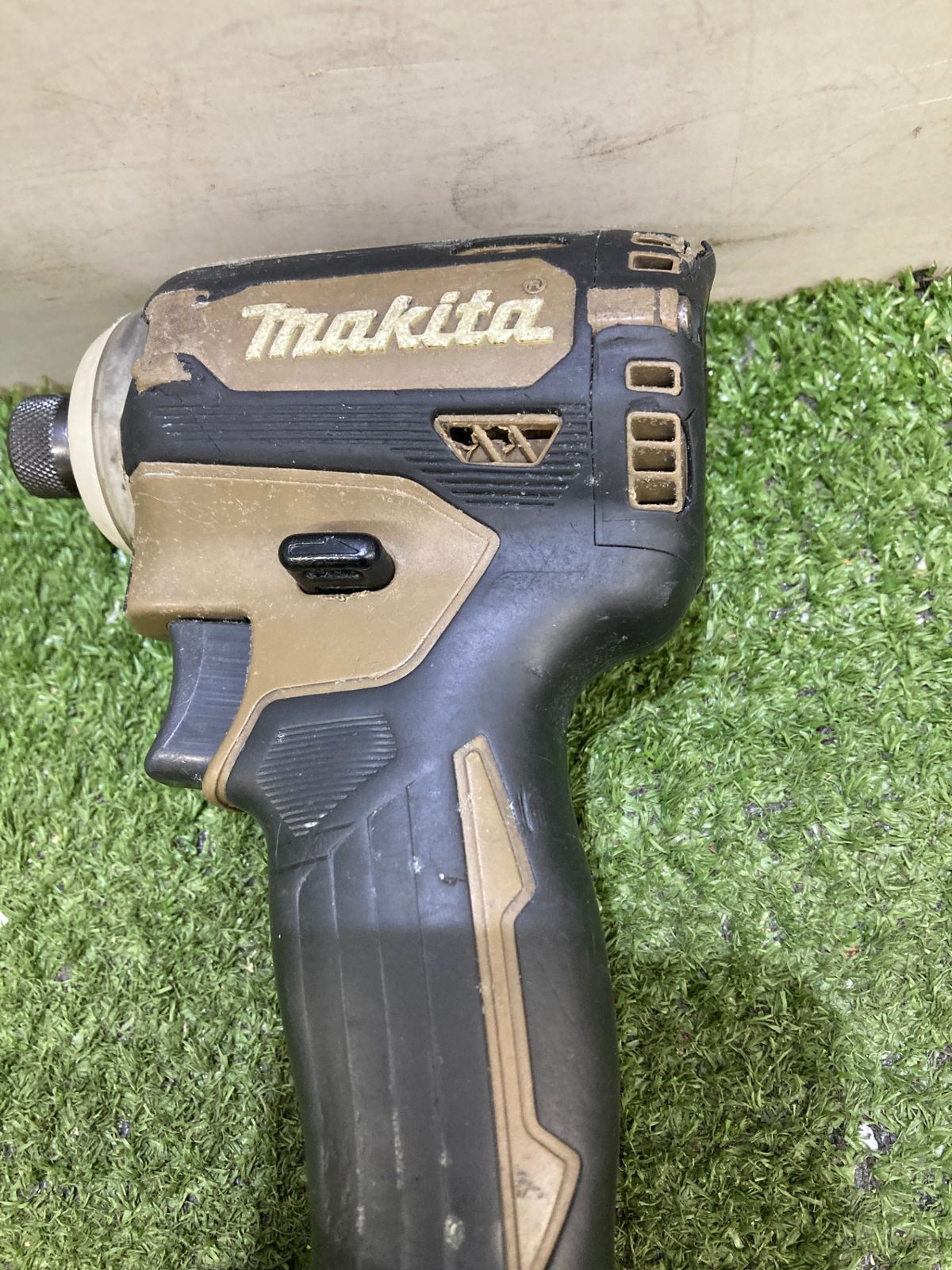 中古品】【0921】☆makita(マキタ) 14.4v充電式インパクトドライバ 
