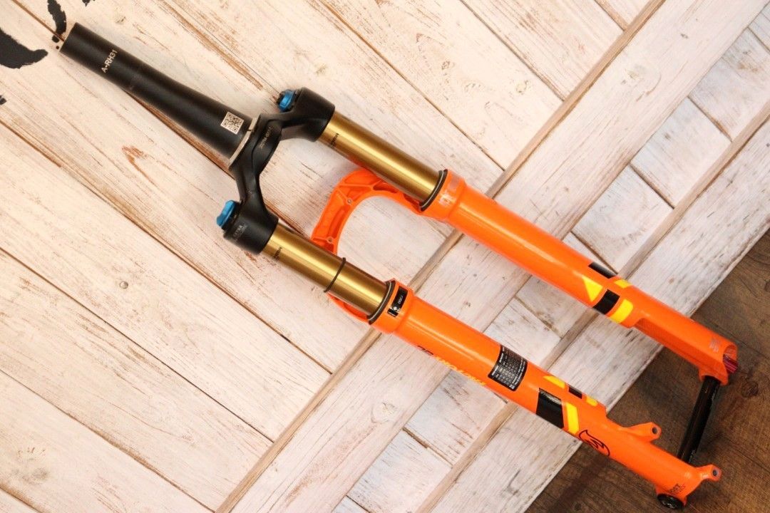 フォックス FOX SCシリーズ FACTORY 32 29インチ FOX 32 Step-Cast Mountain Bike XC Suspension Fork – RideFOX